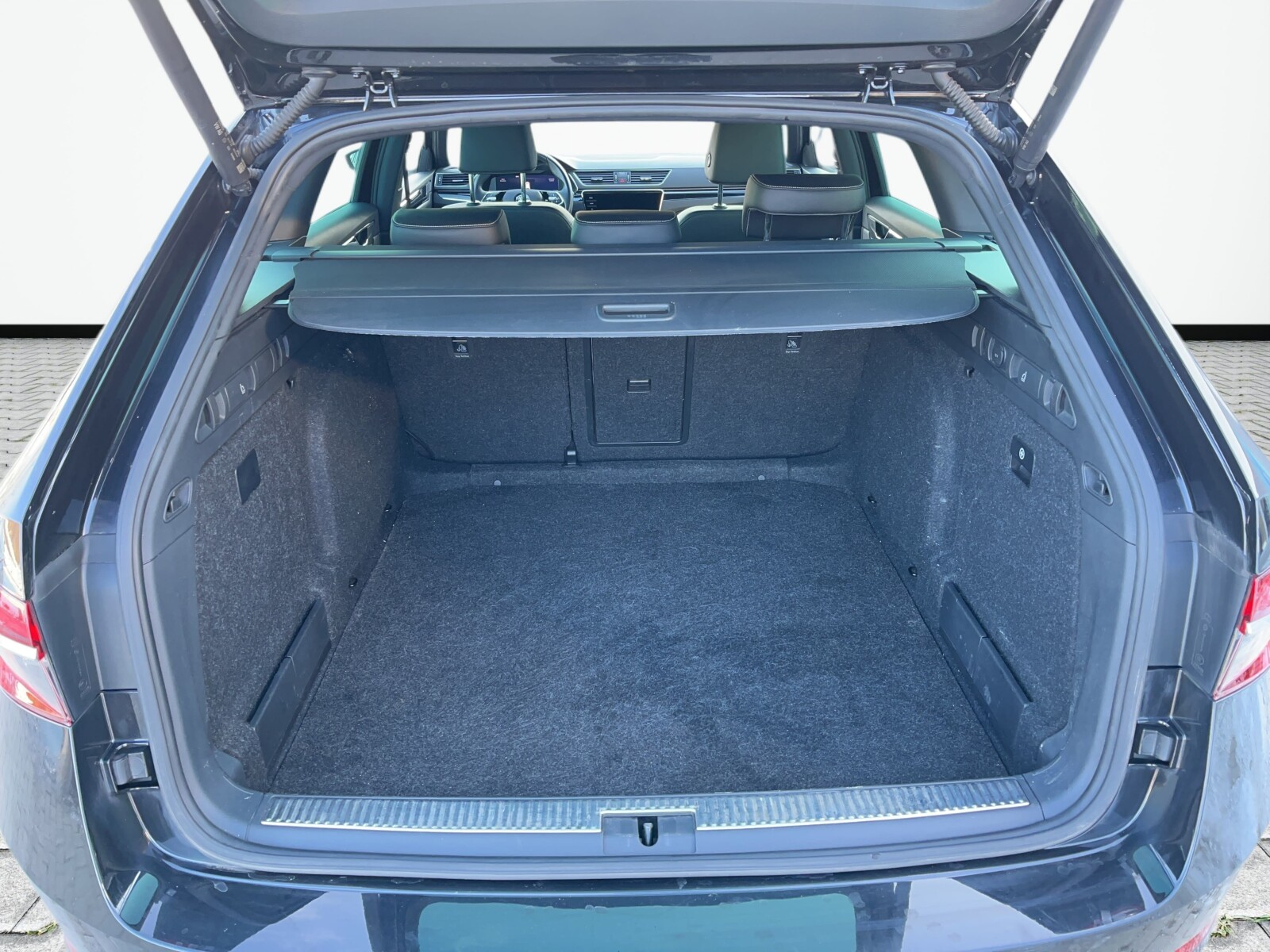 Škoda Superb Combi - zdjęcie 15