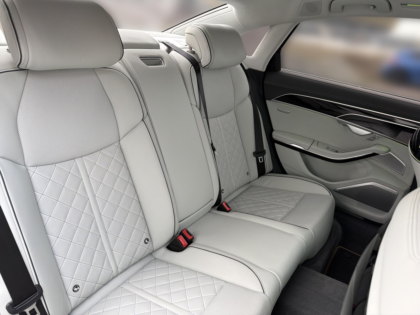 Audi A8 - zdjęcie 14