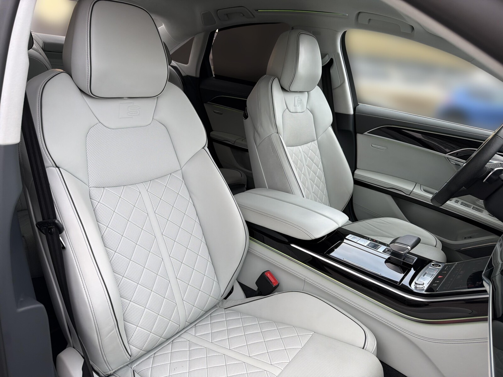 Audi A8 - zdjęcie 15