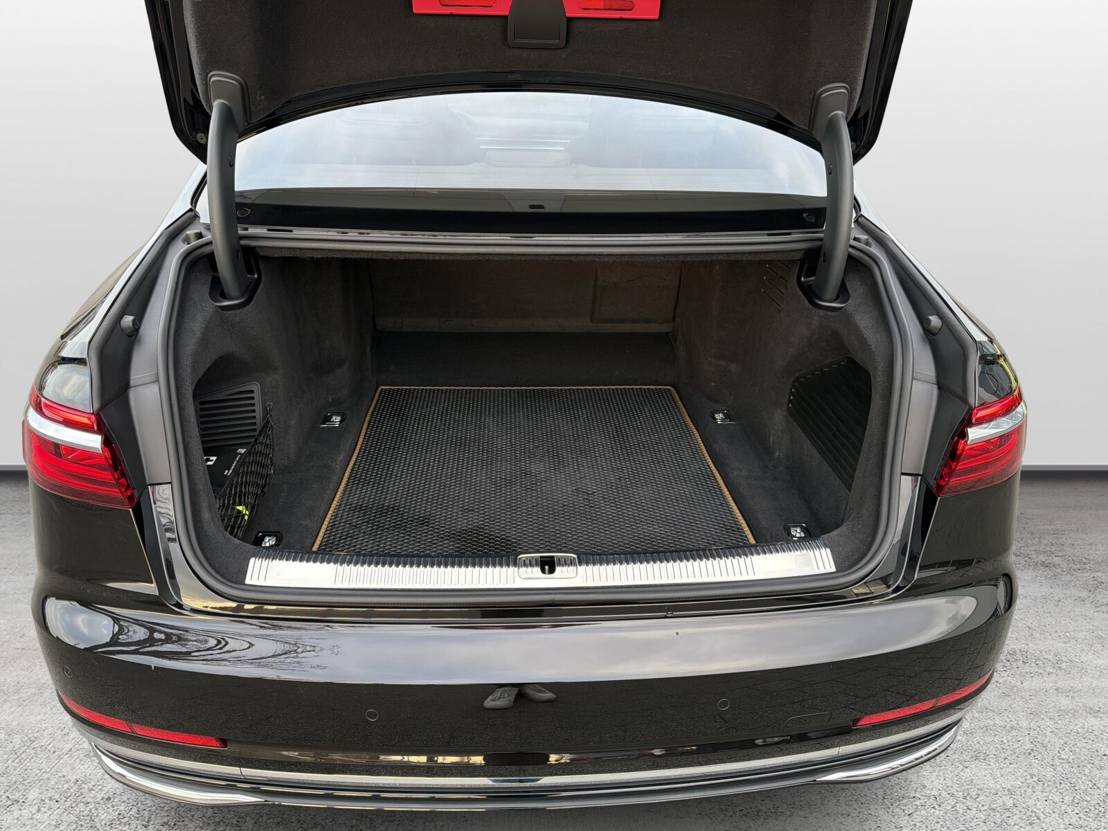 Audi A8 - zdjęcie 9