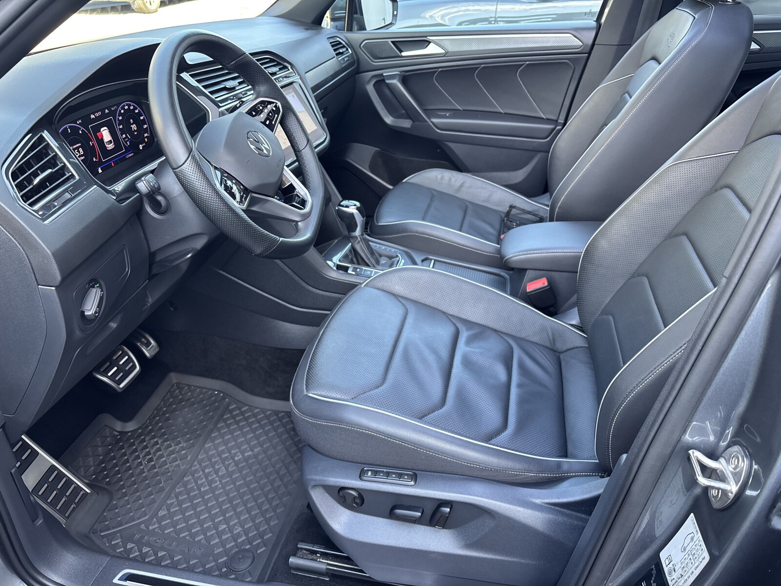 Volkswagen Tiguan Allspace - zdjęcie 16