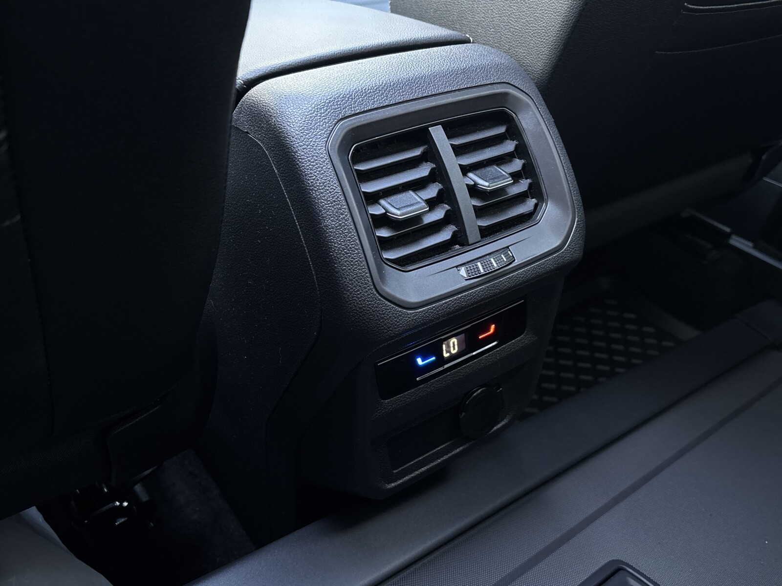 Volkswagen Tiguan Allspace - zdjęcie 30