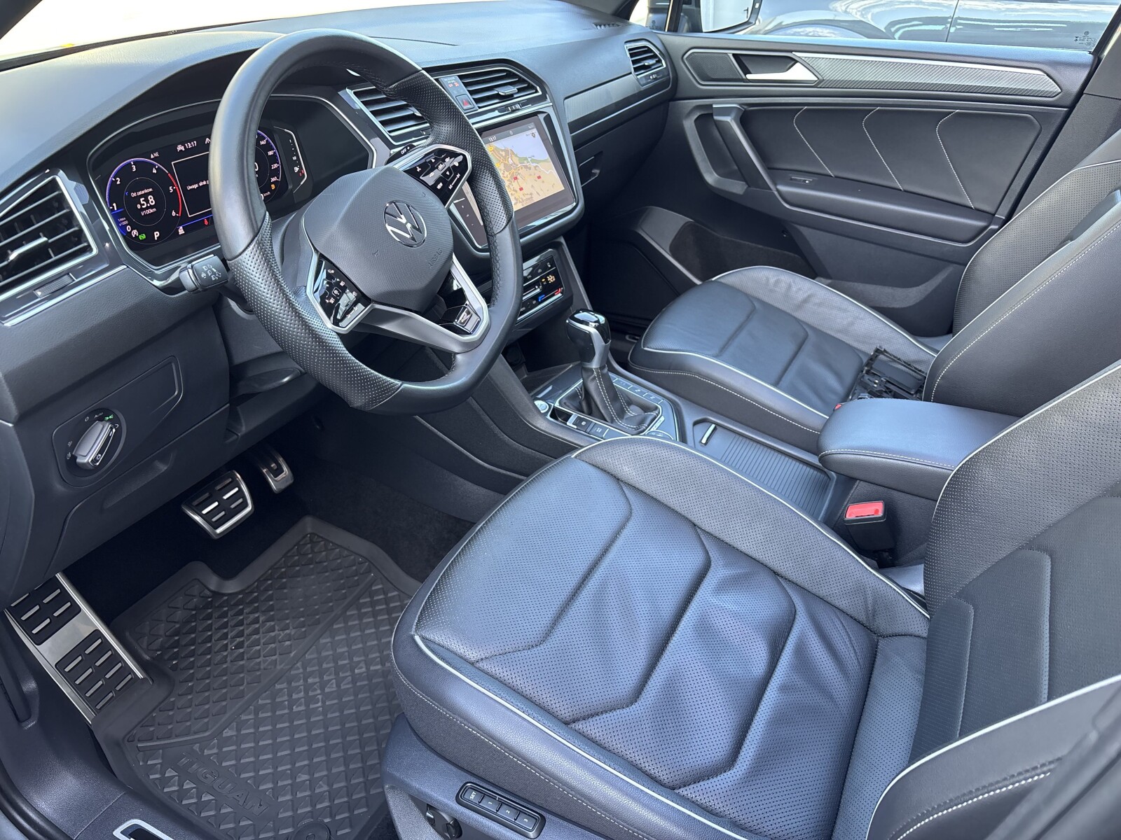 Volkswagen Tiguan Allspace - zdjęcie 17