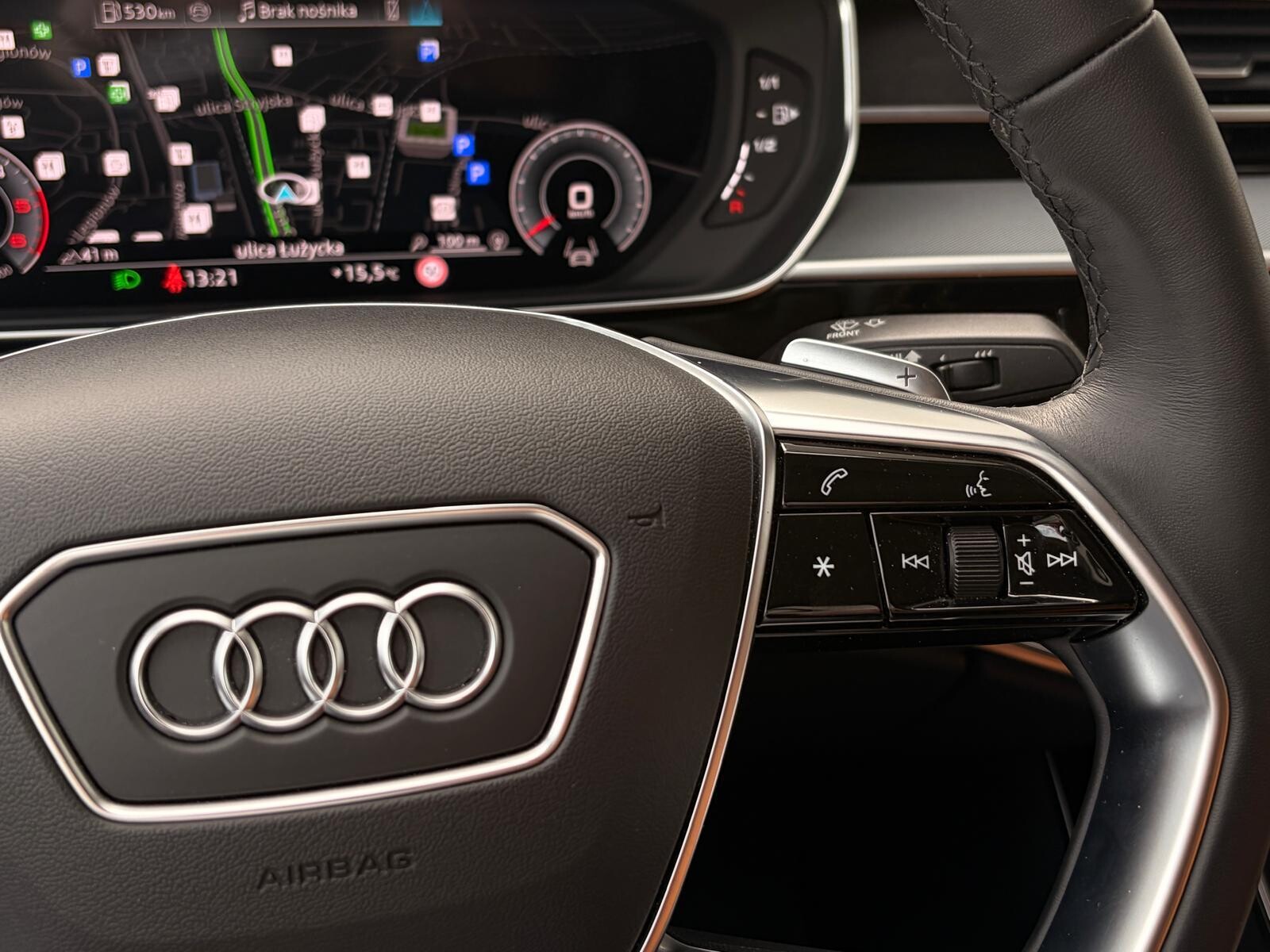 Audi A8 - zdjęcie 31
