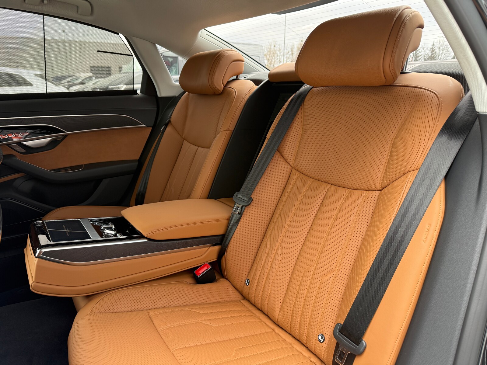 Audi A8 - zdjęcie 13
