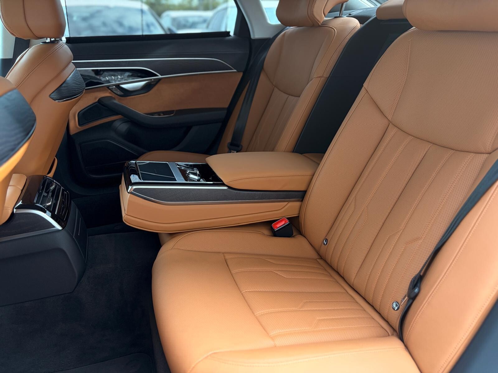 Audi A8 - zdjęcie 18