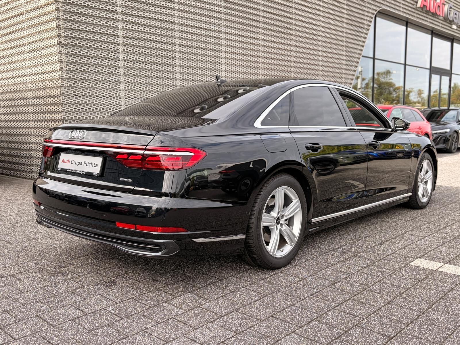 Audi A8 - zdjęcie 11