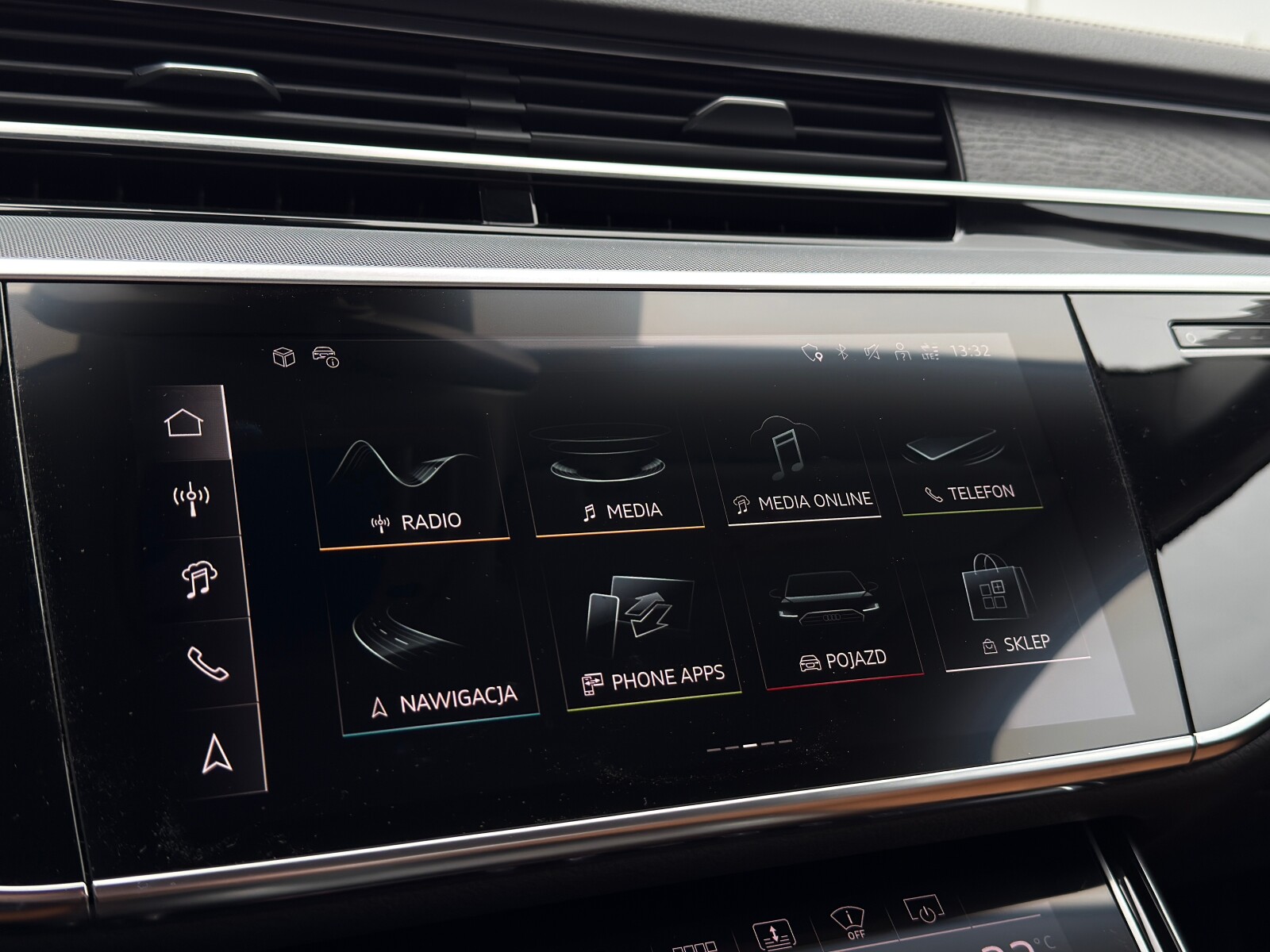 Audi A8 - zdjęcie 30