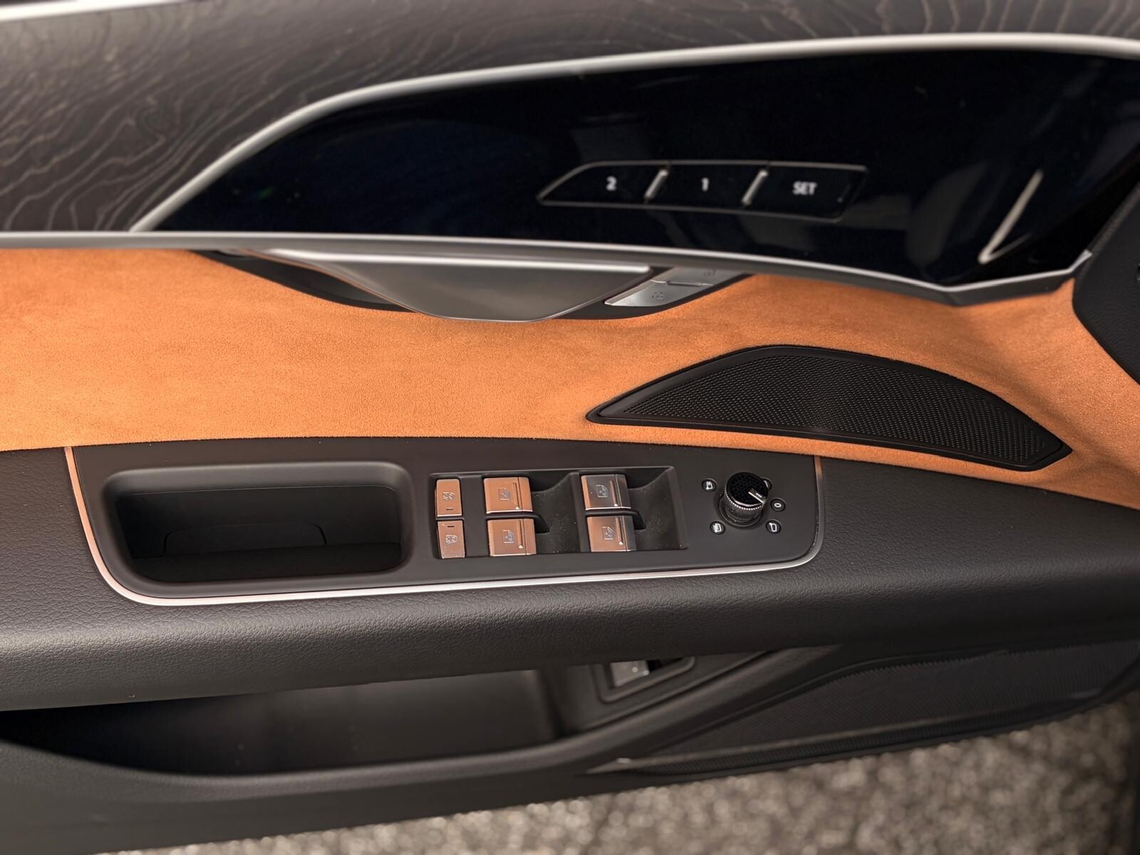 Audi A8 - zdjęcie 14