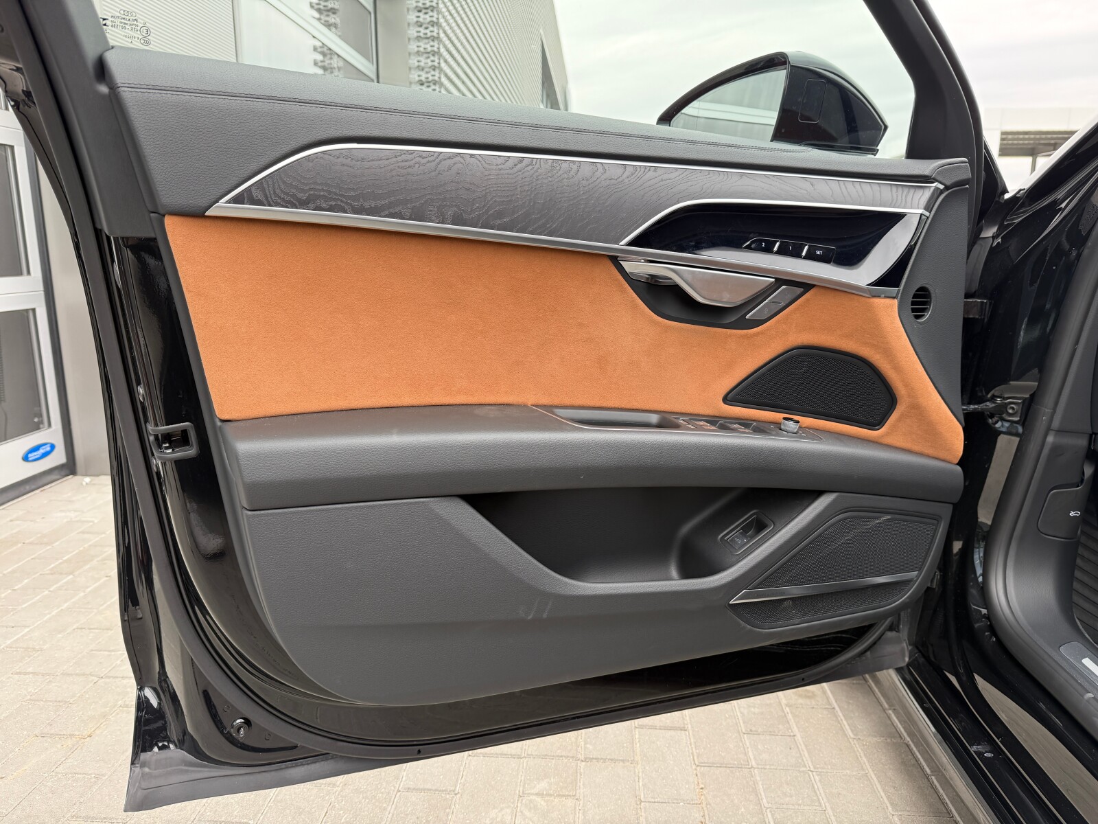 Audi A8 - zdjęcie 14