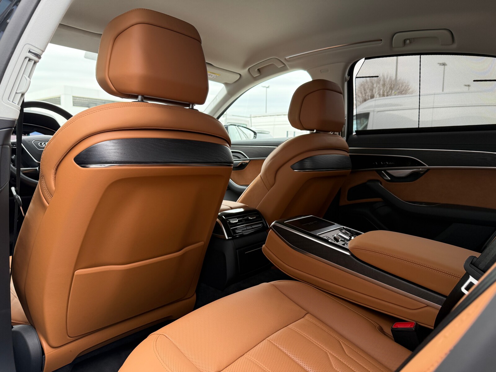 Audi A8 - zdjęcie 12