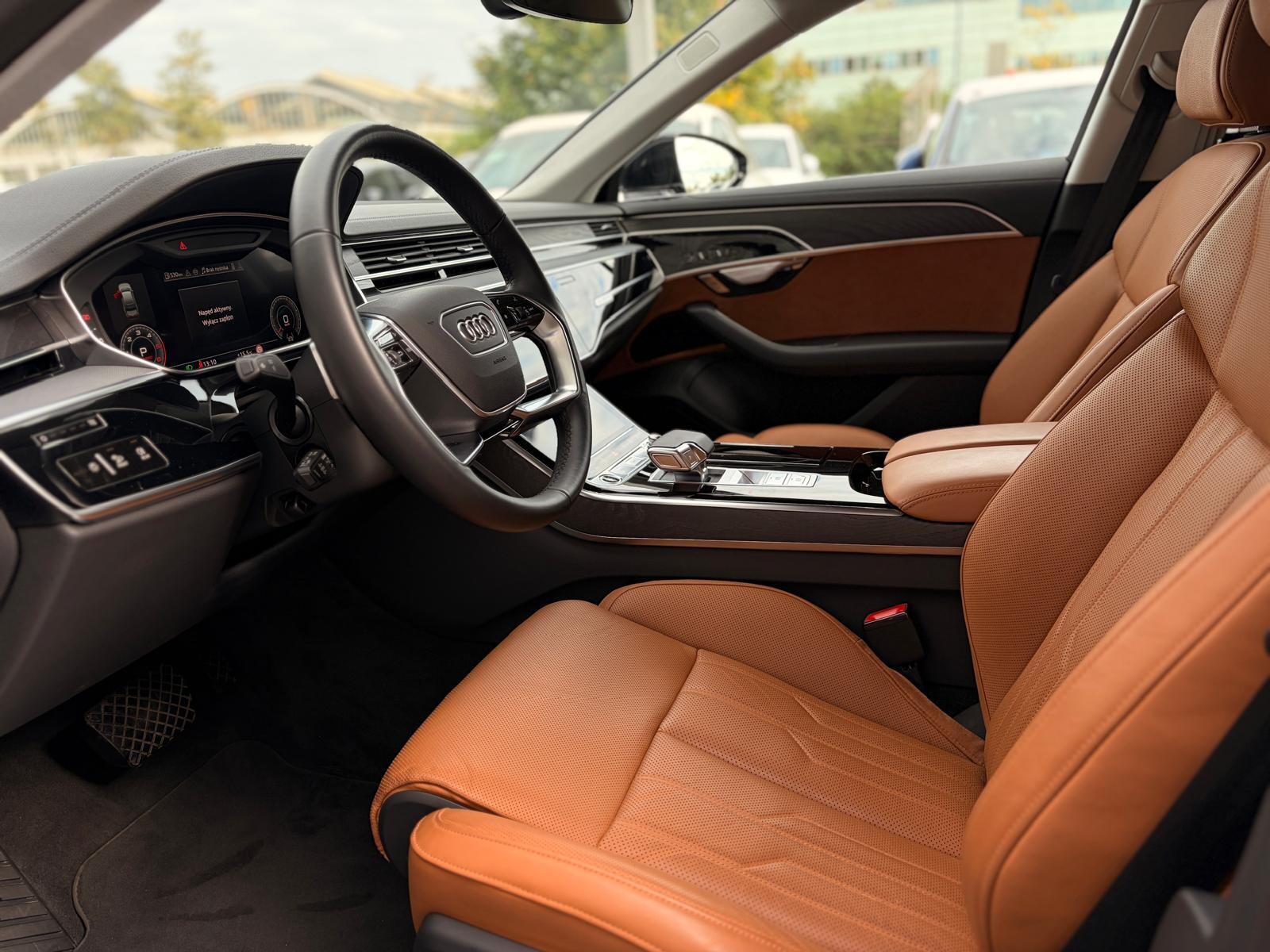 Audi A8 - zdjęcie 12