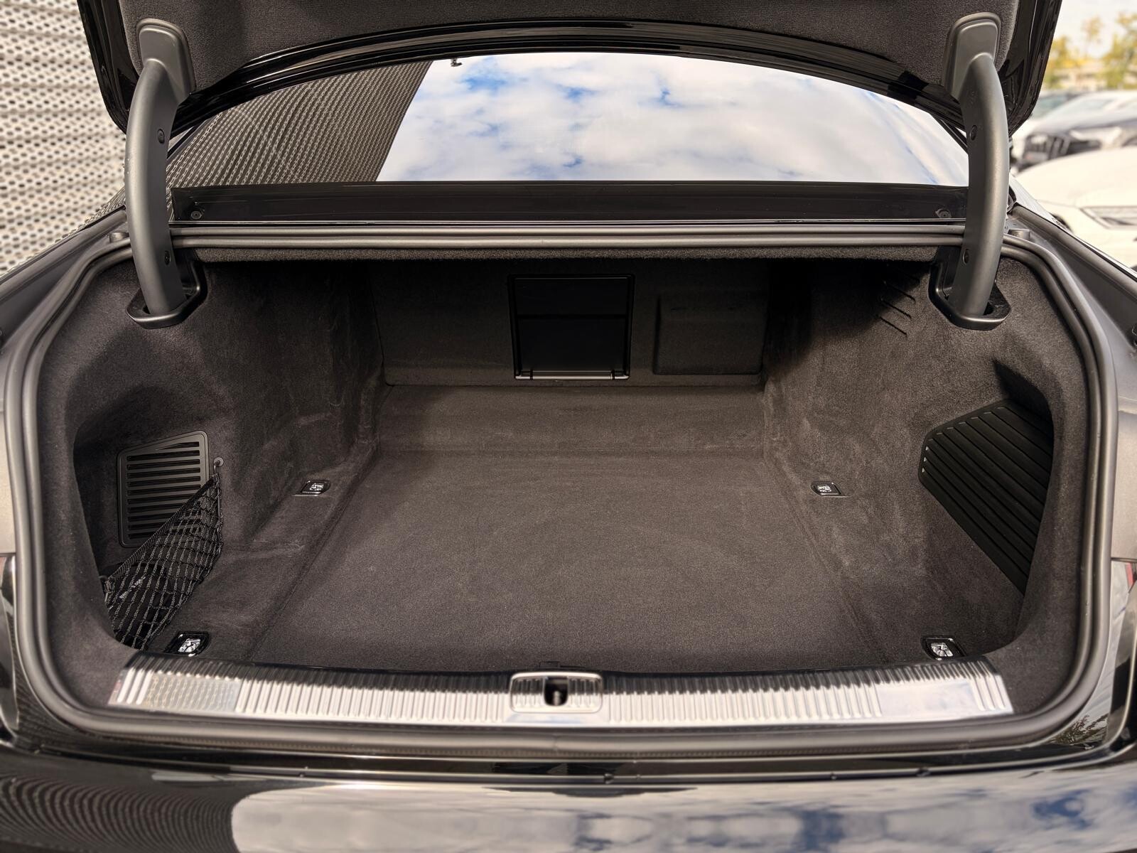 Audi A8 - zdjęcie 21