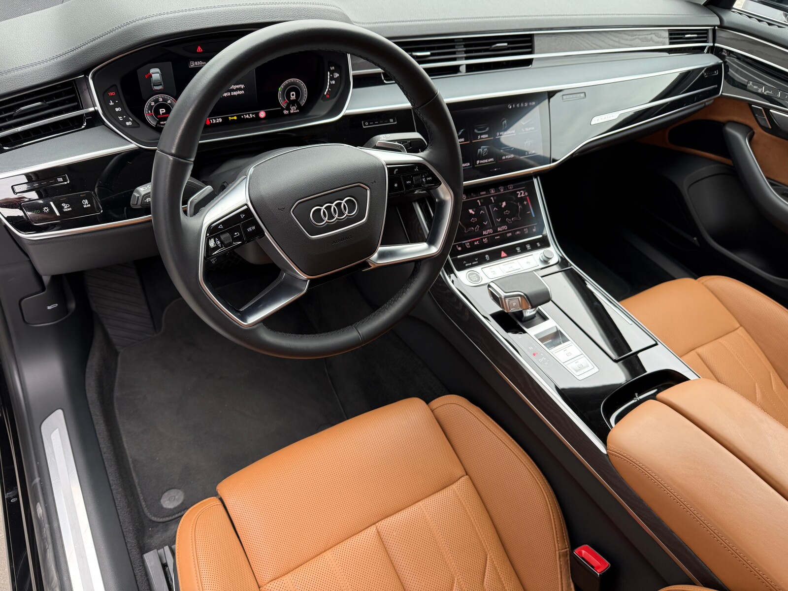 Audi A8 - zdjęcie 18