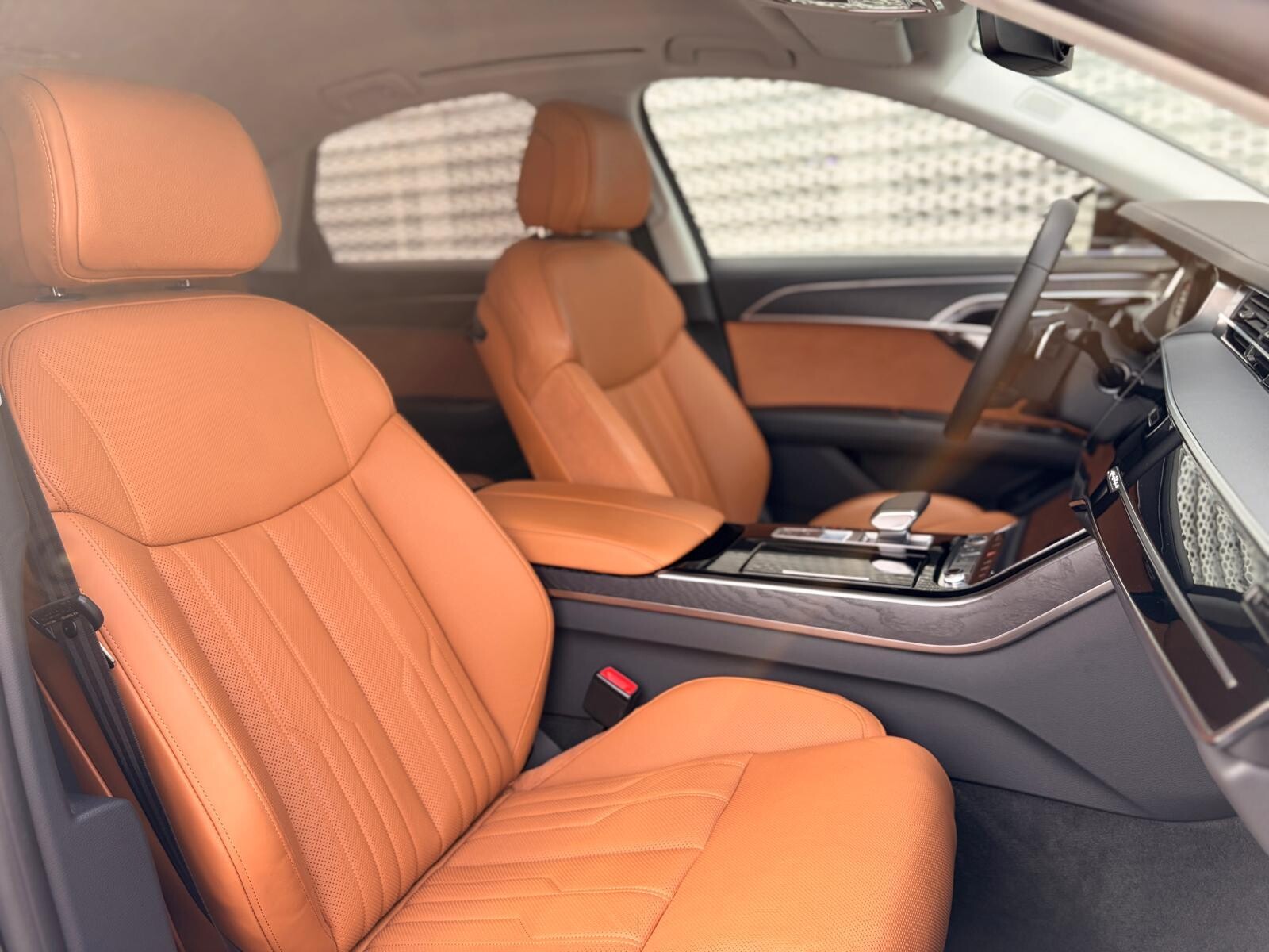 Audi A8 - zdjęcie 26