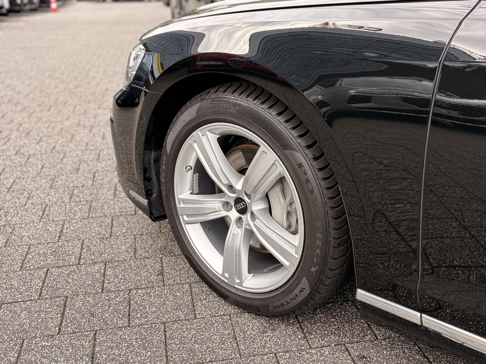 Audi A8 - zdjęcie 10