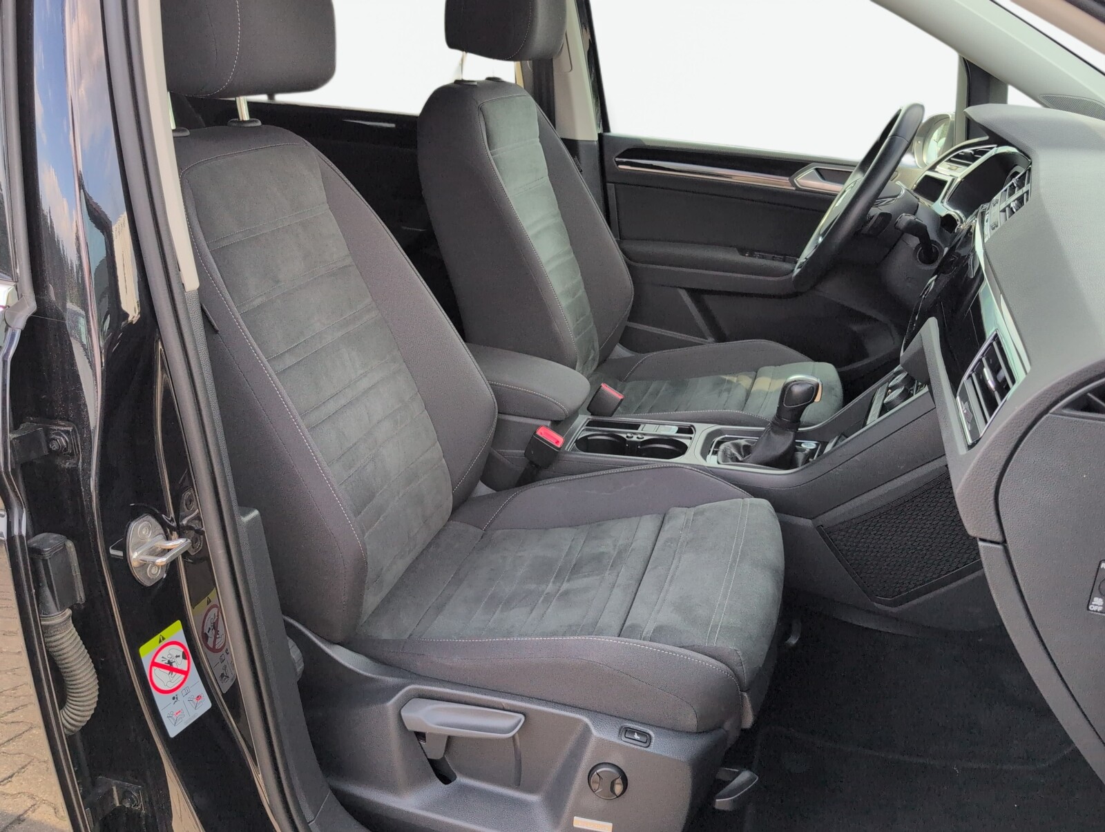 Volkswagen Touran - zdjęcie 17