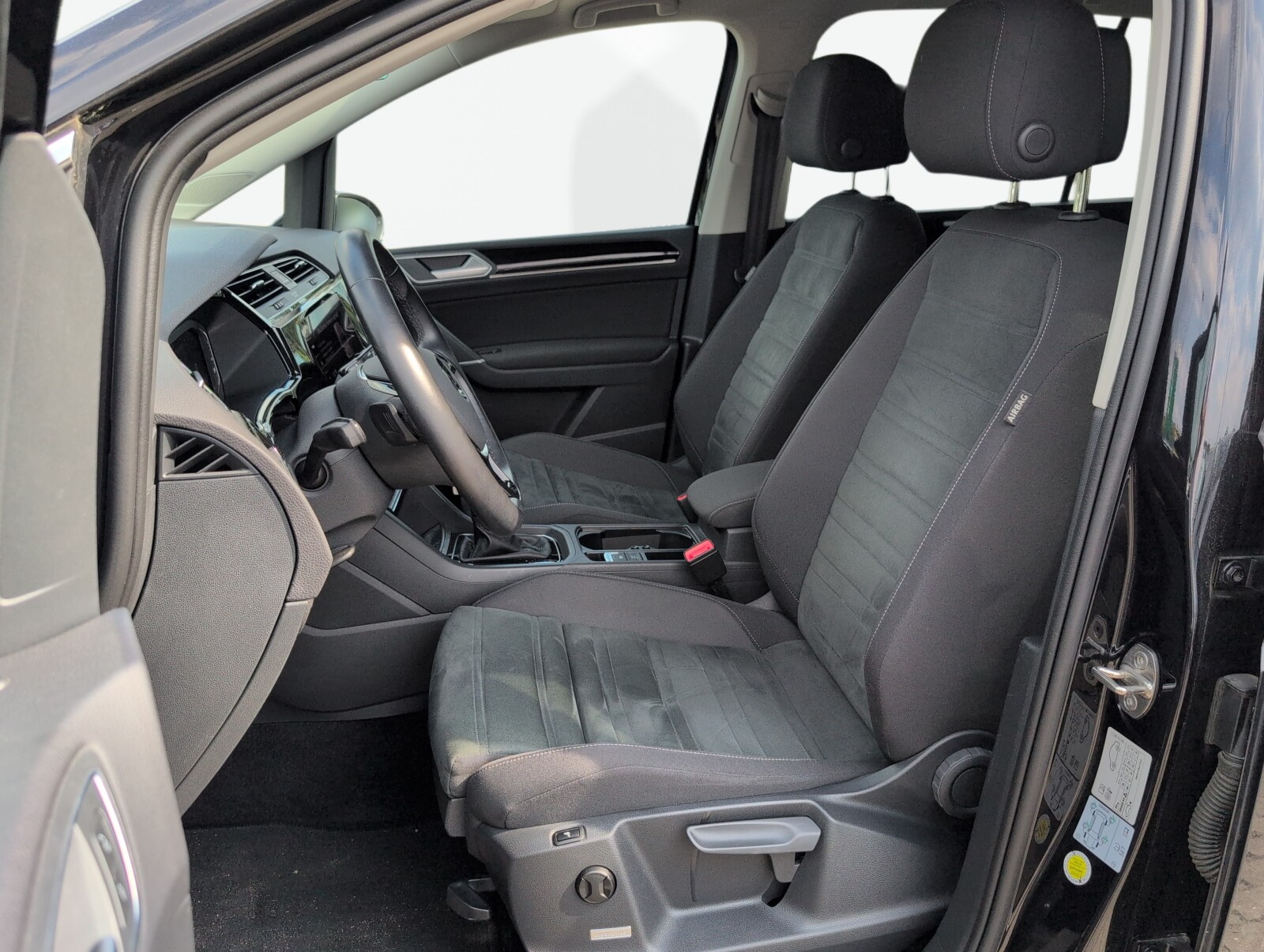 Volkswagen Touran - zdjęcie 19