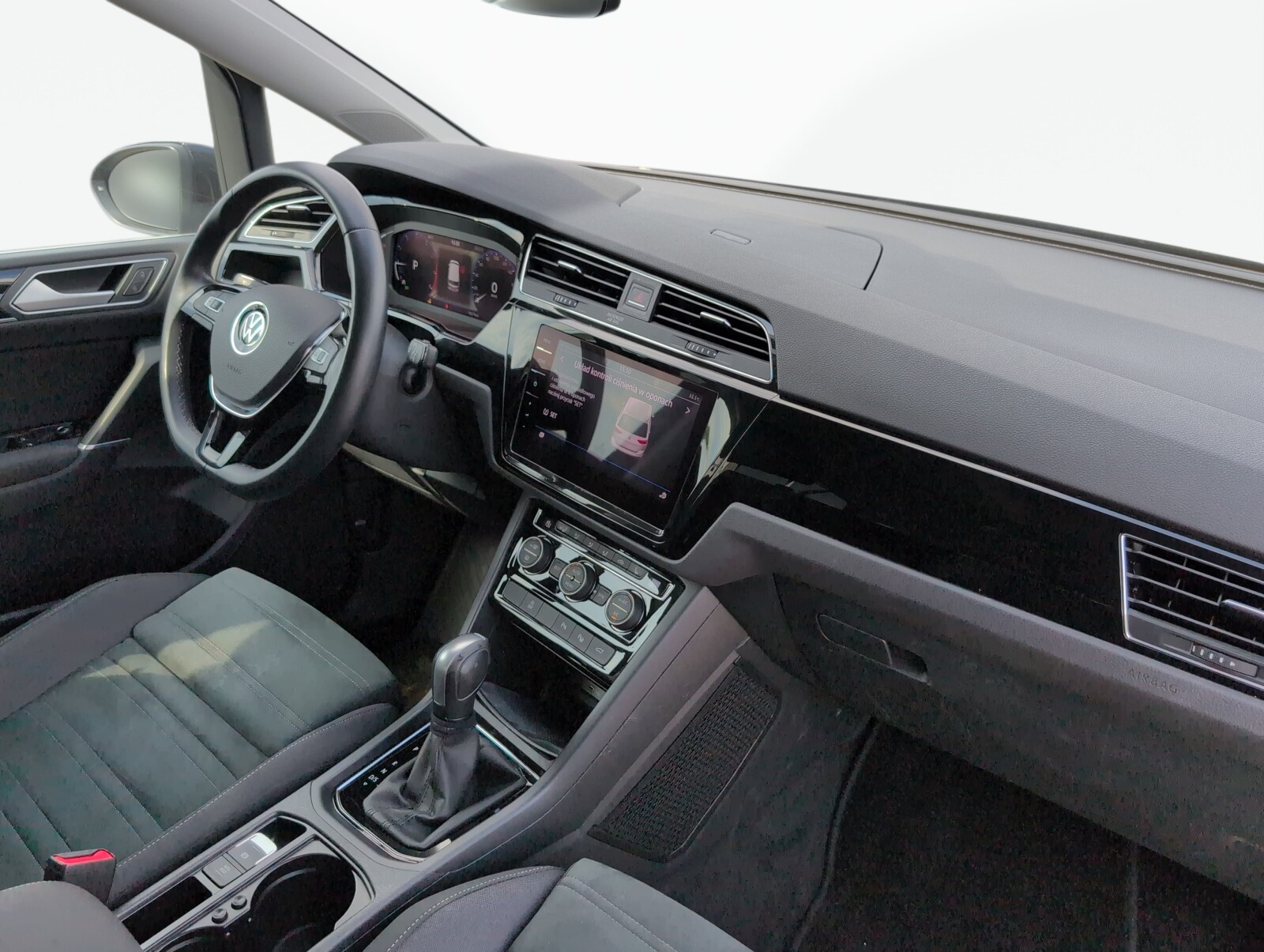 Volkswagen Touran - zdjęcie 18