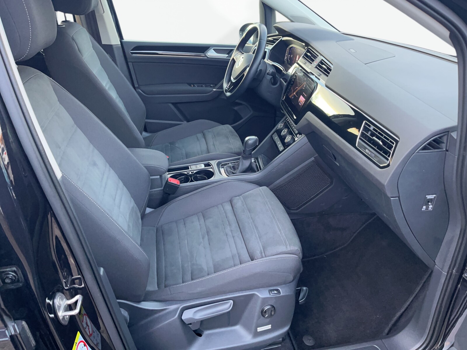 Volkswagen Touran - zdjęcie 17