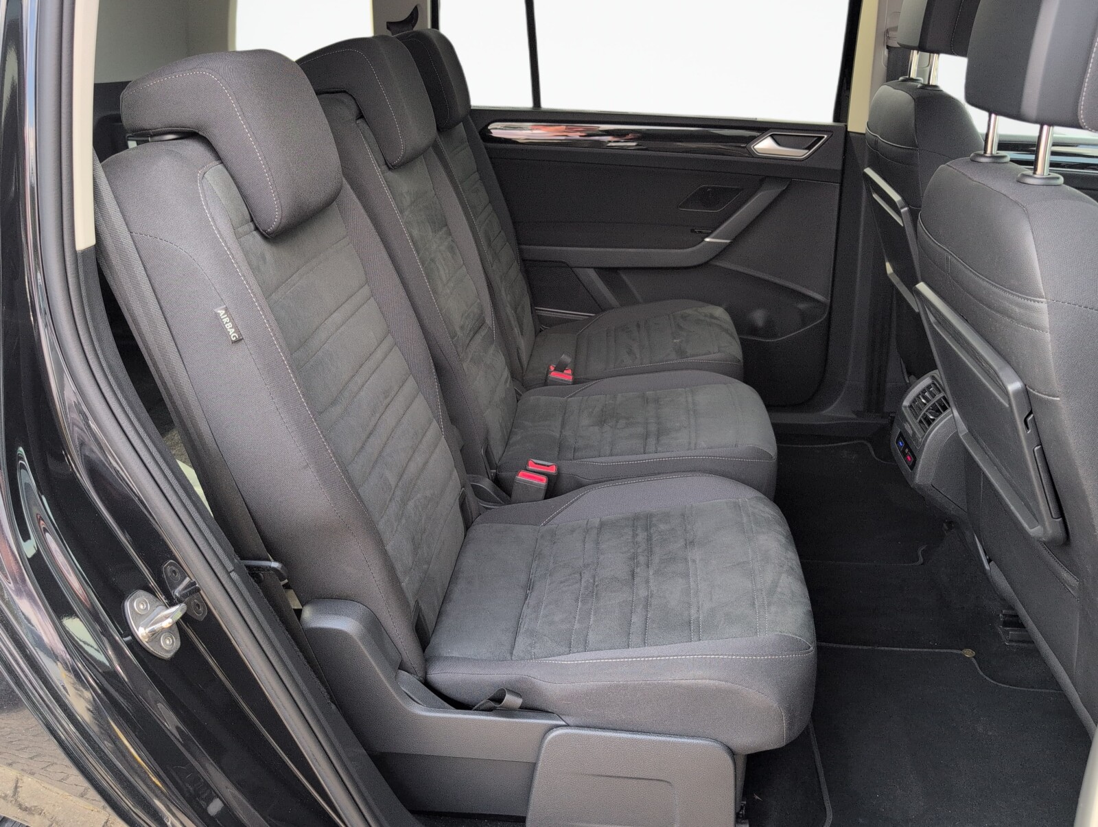 Volkswagen Touran - zdjęcie 14