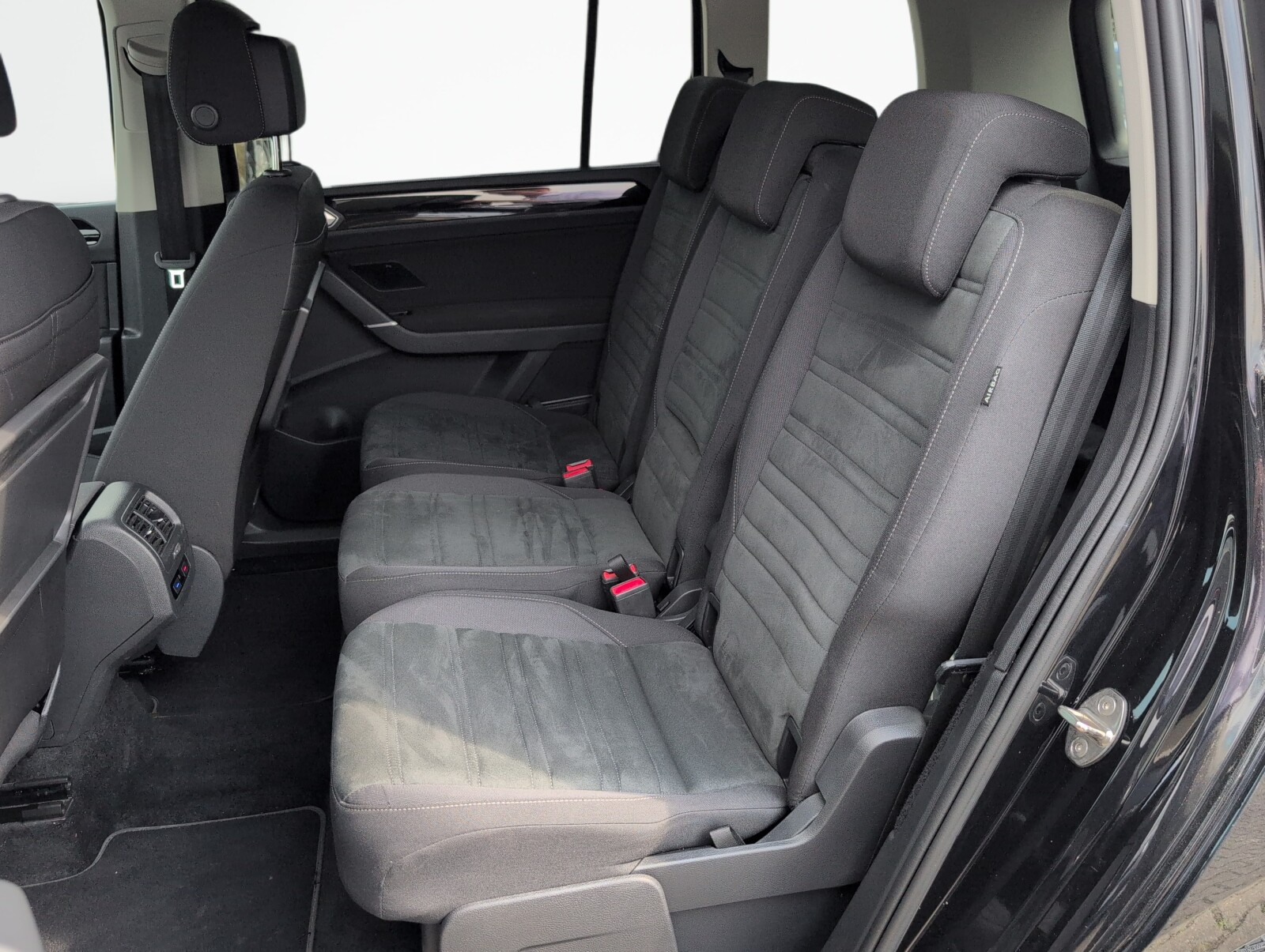 Volkswagen Touran - zdjęcie 13