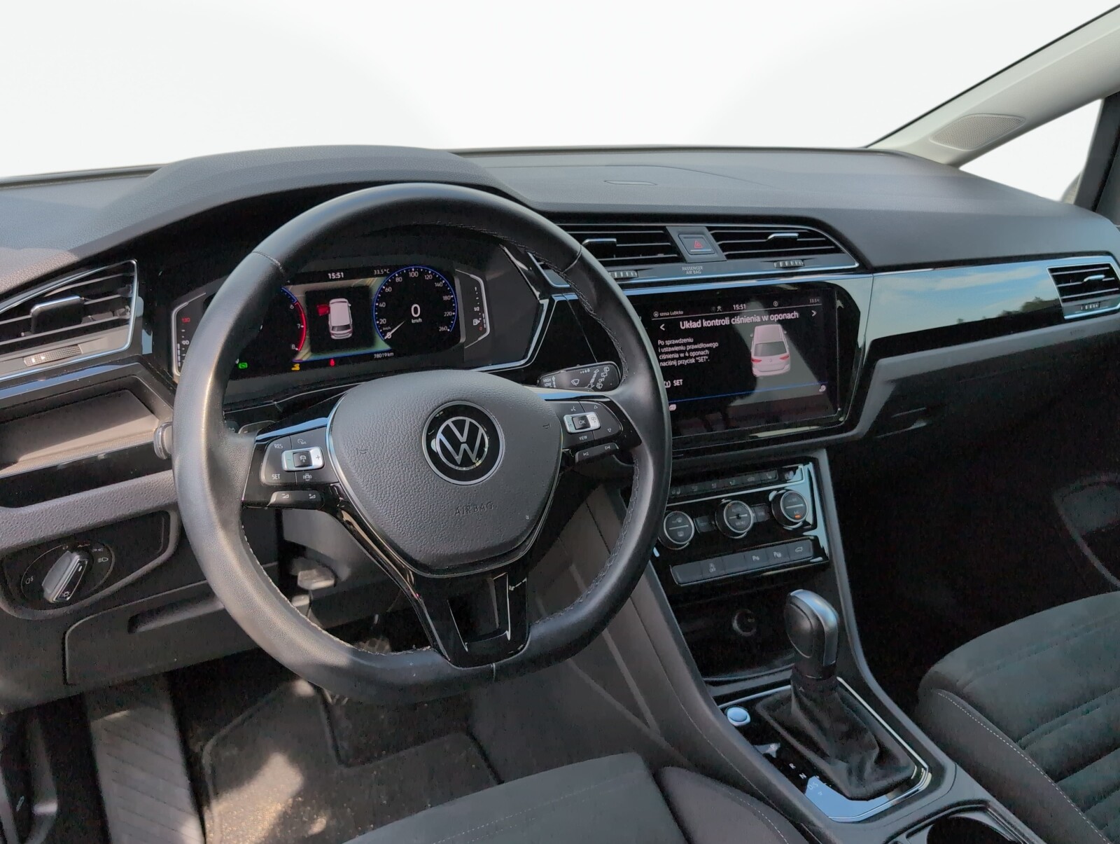 Volkswagen Touran - zdjęcie 20