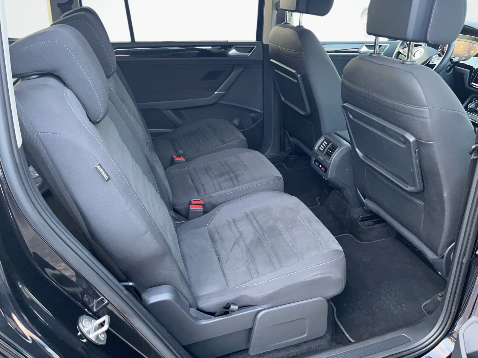 Volkswagen Touran - zdjęcie 14
