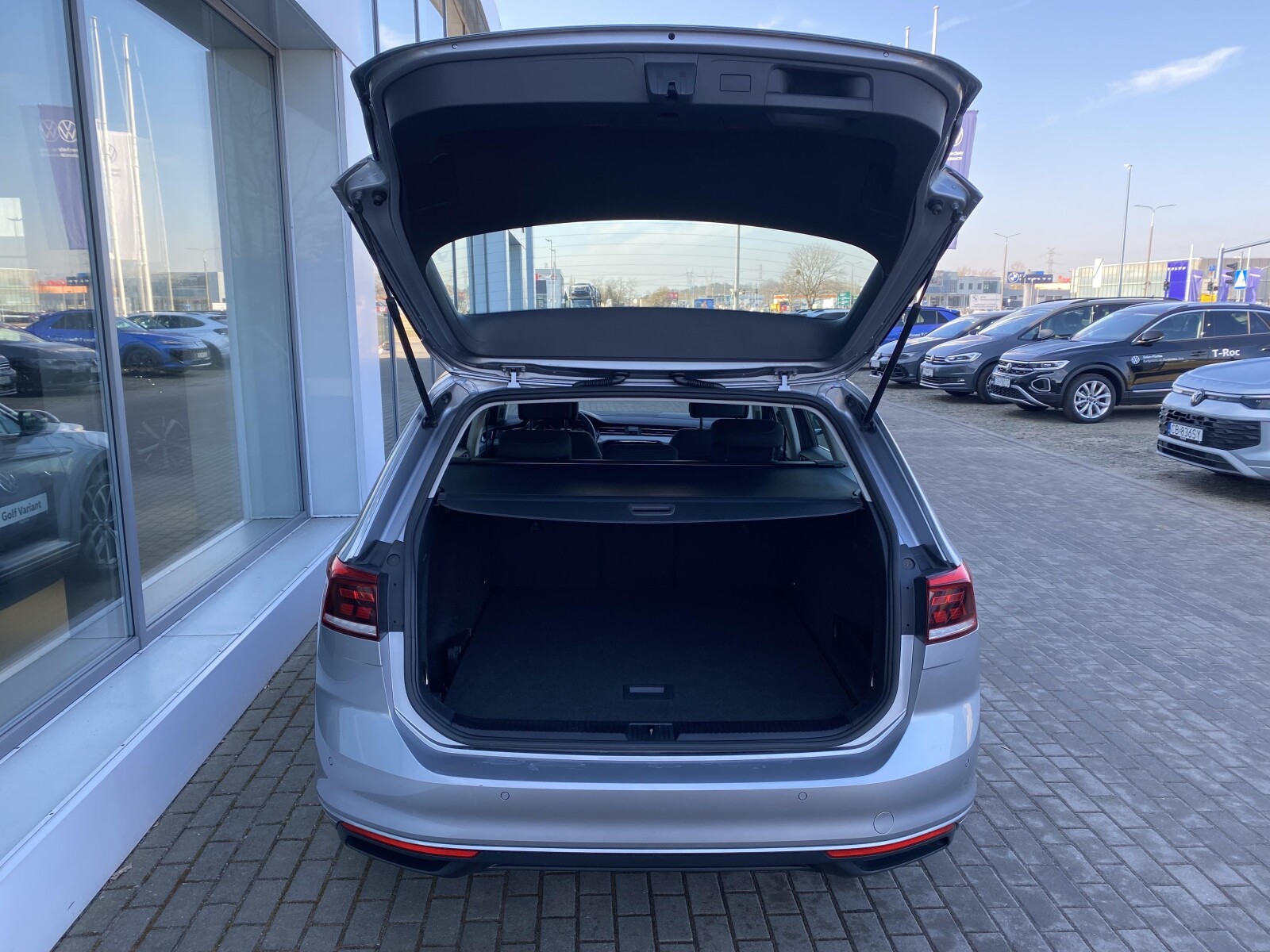 Volkswagen Passat Variant - zdjęcie 12