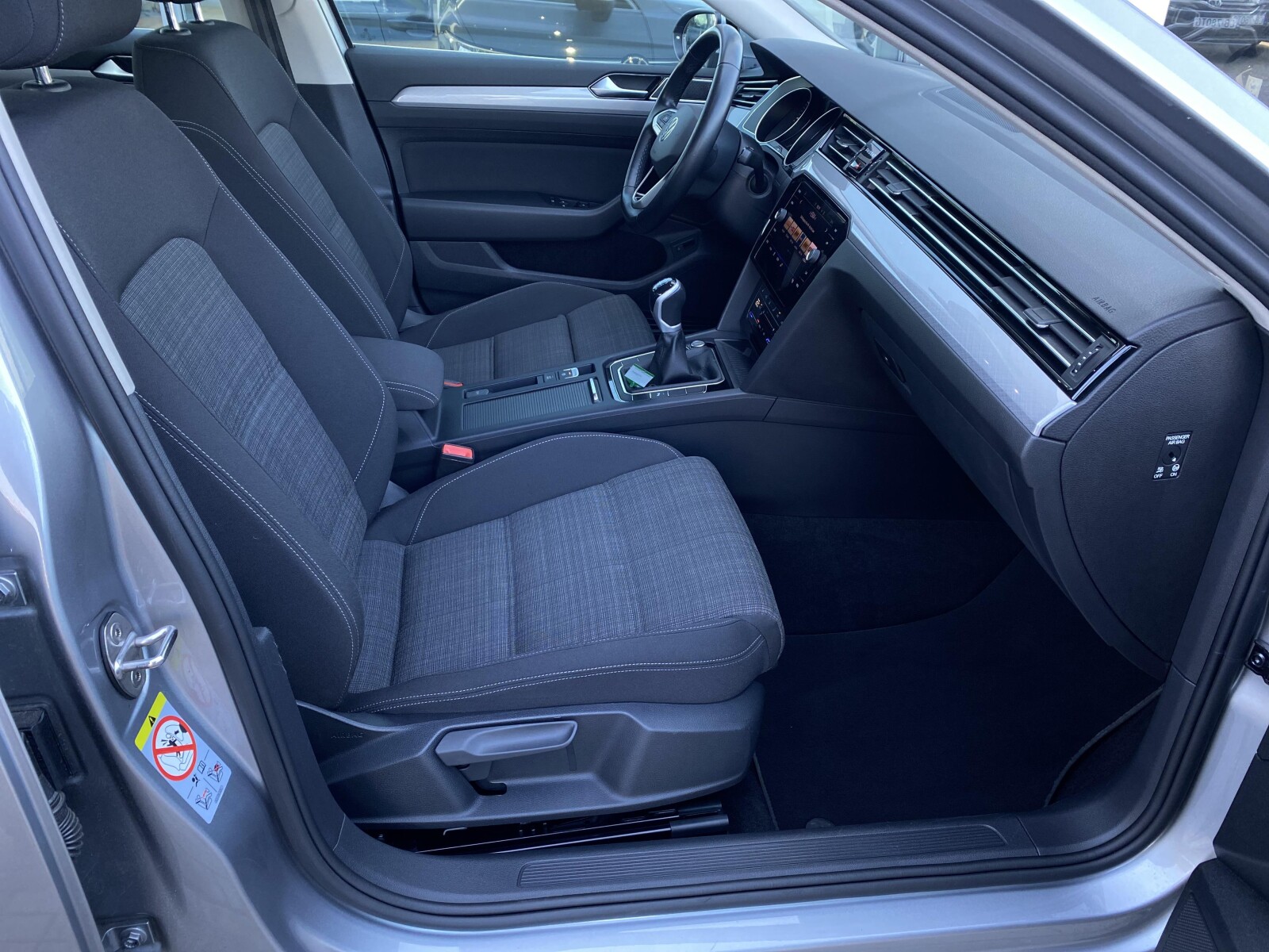 Volkswagen Passat Variant - zdjęcie 30