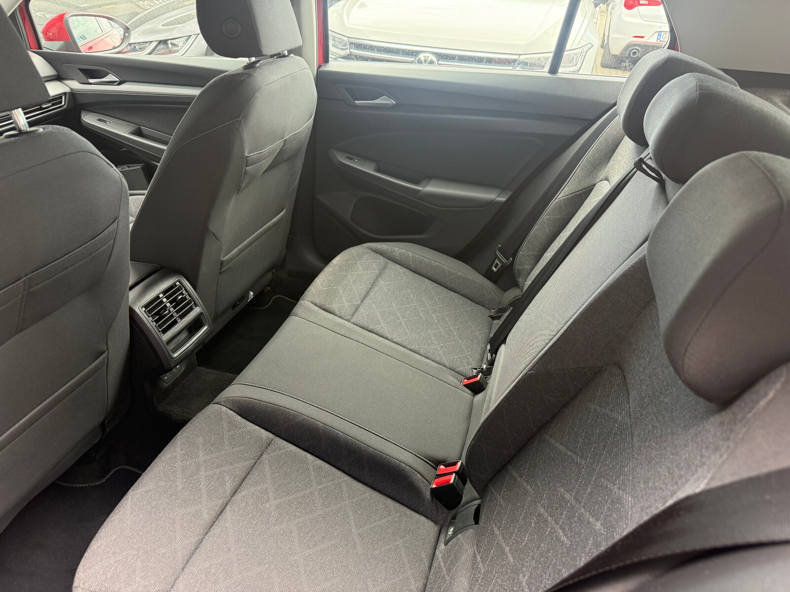 Volkswagen Golf - zdjęcie 13