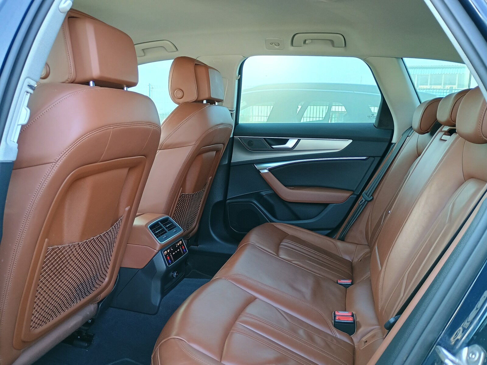 Audi A6 Avant - zdjęcie 11