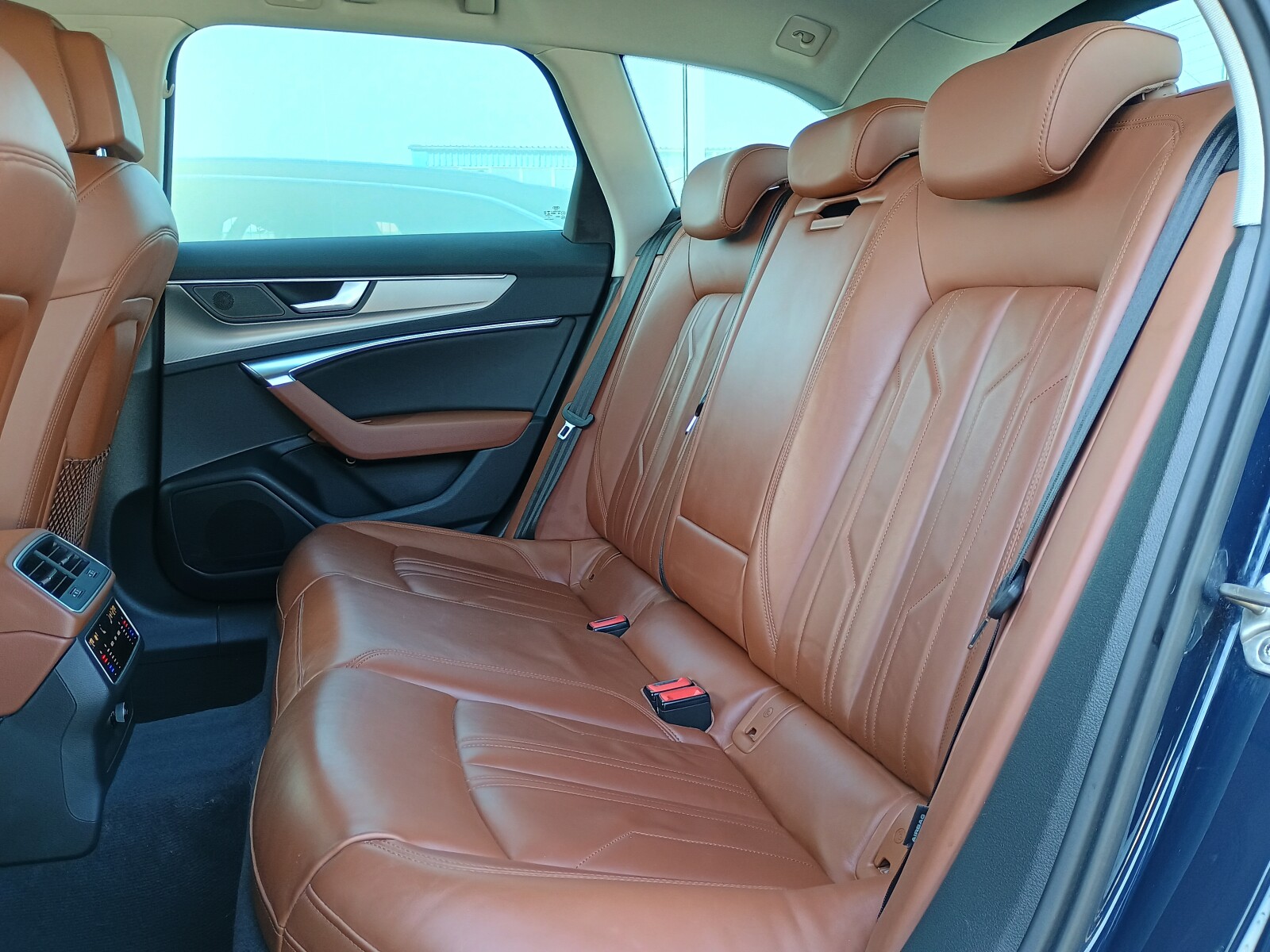 Audi A6 Avant - zdjęcie 12