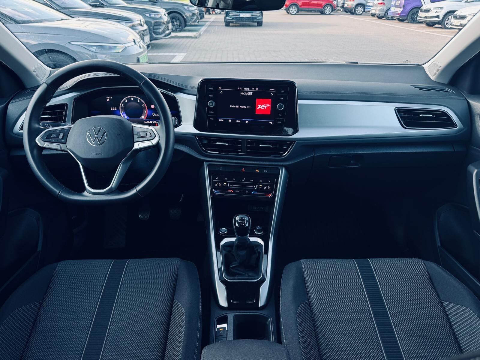 Volkswagen T-Roc - zdjęcie 18