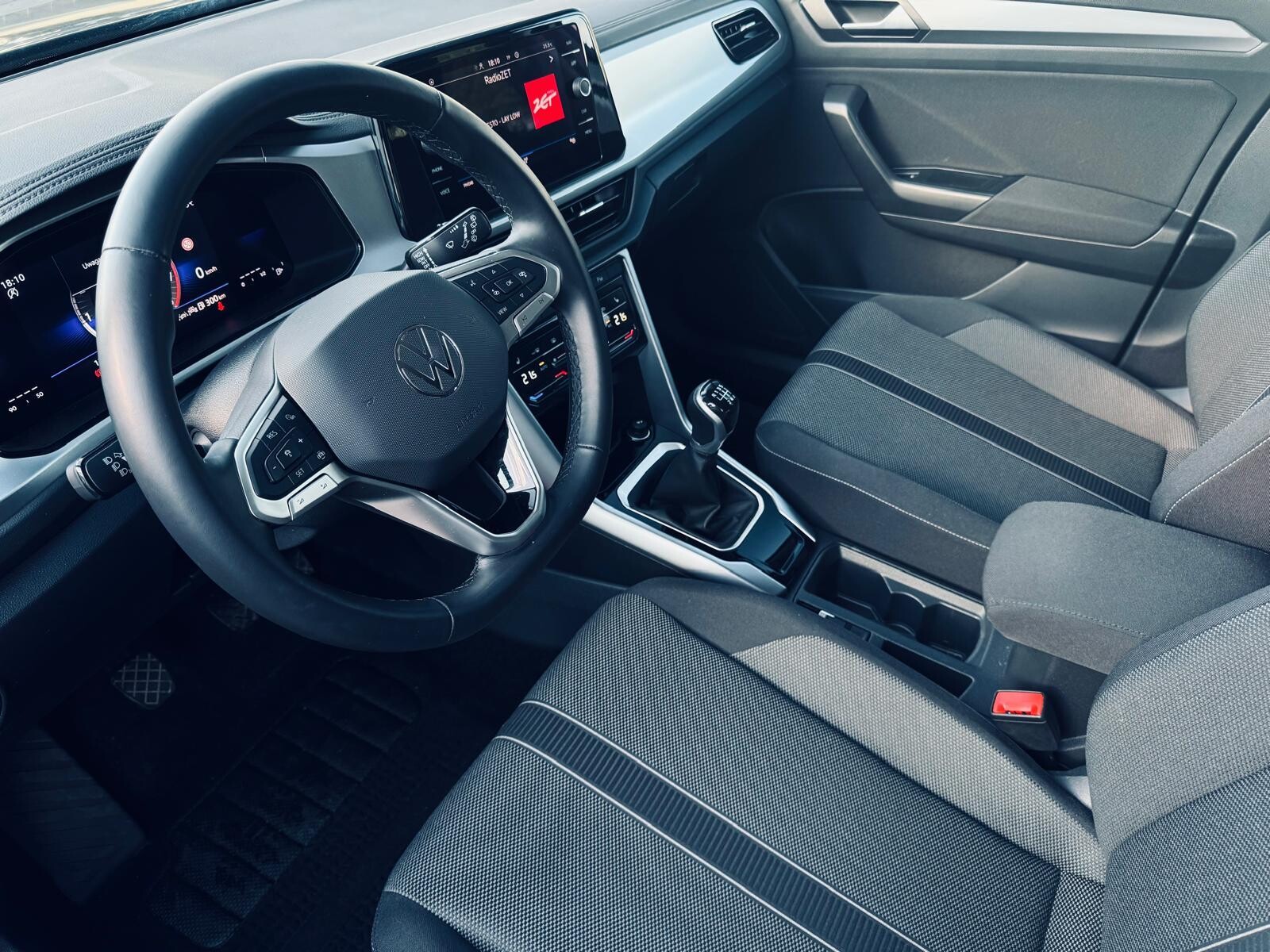 Volkswagen T-Roc - zdjęcie 11