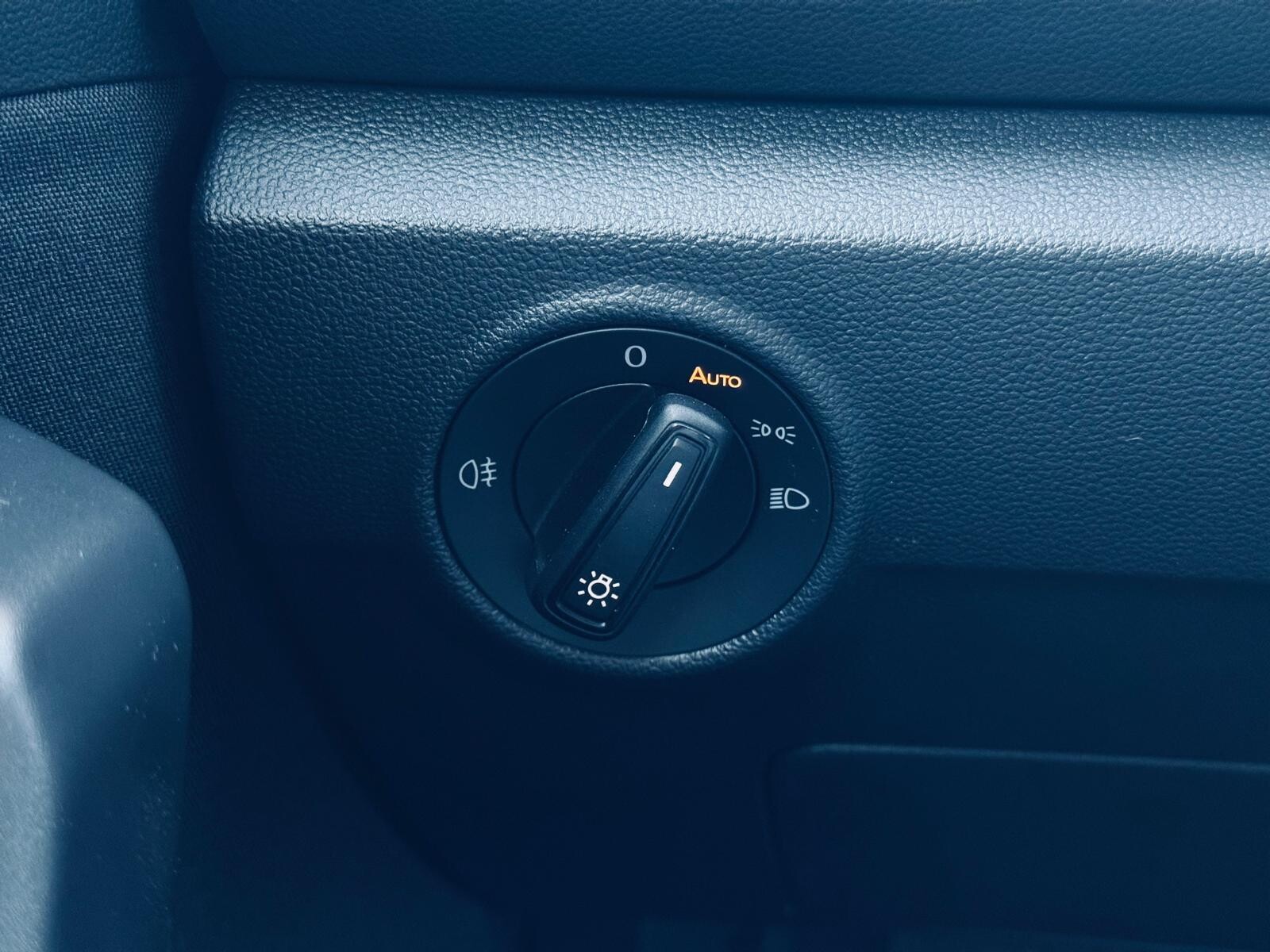 Volkswagen T-Roc - zdjęcie 30