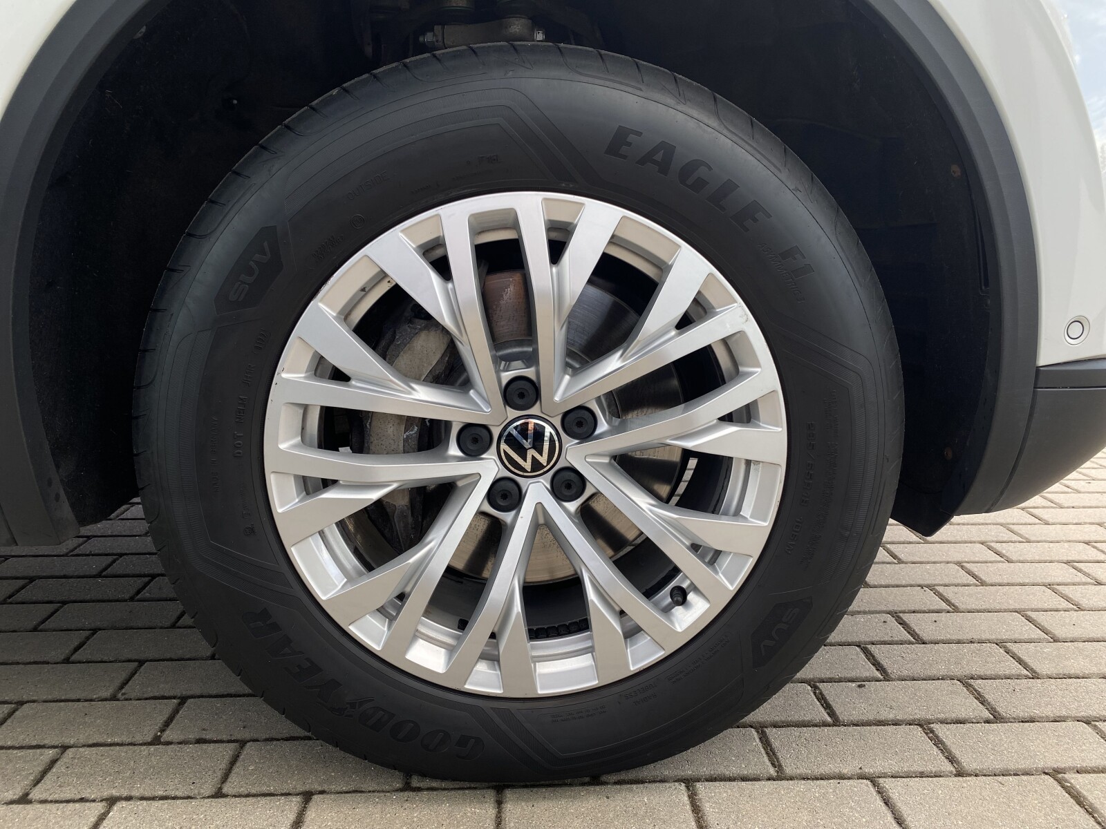 Volkswagen Touareg - zdjęcie 34