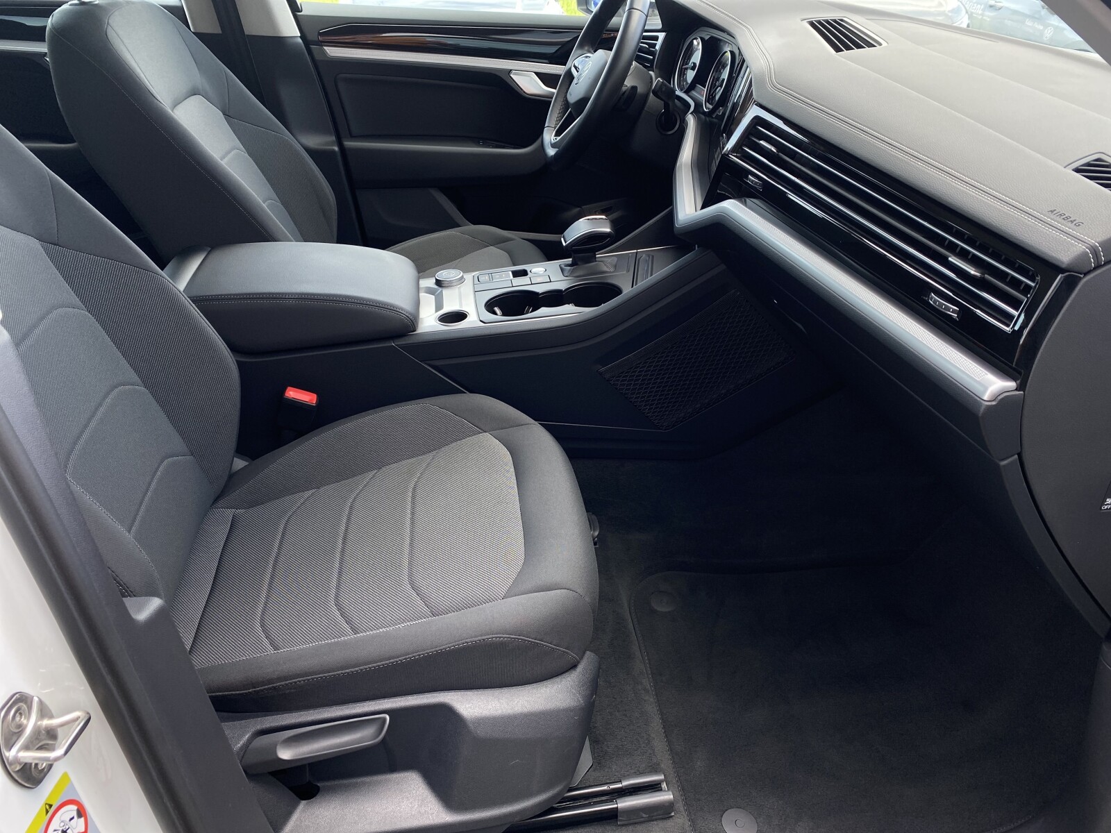 Volkswagen Touareg - zdjęcie 29