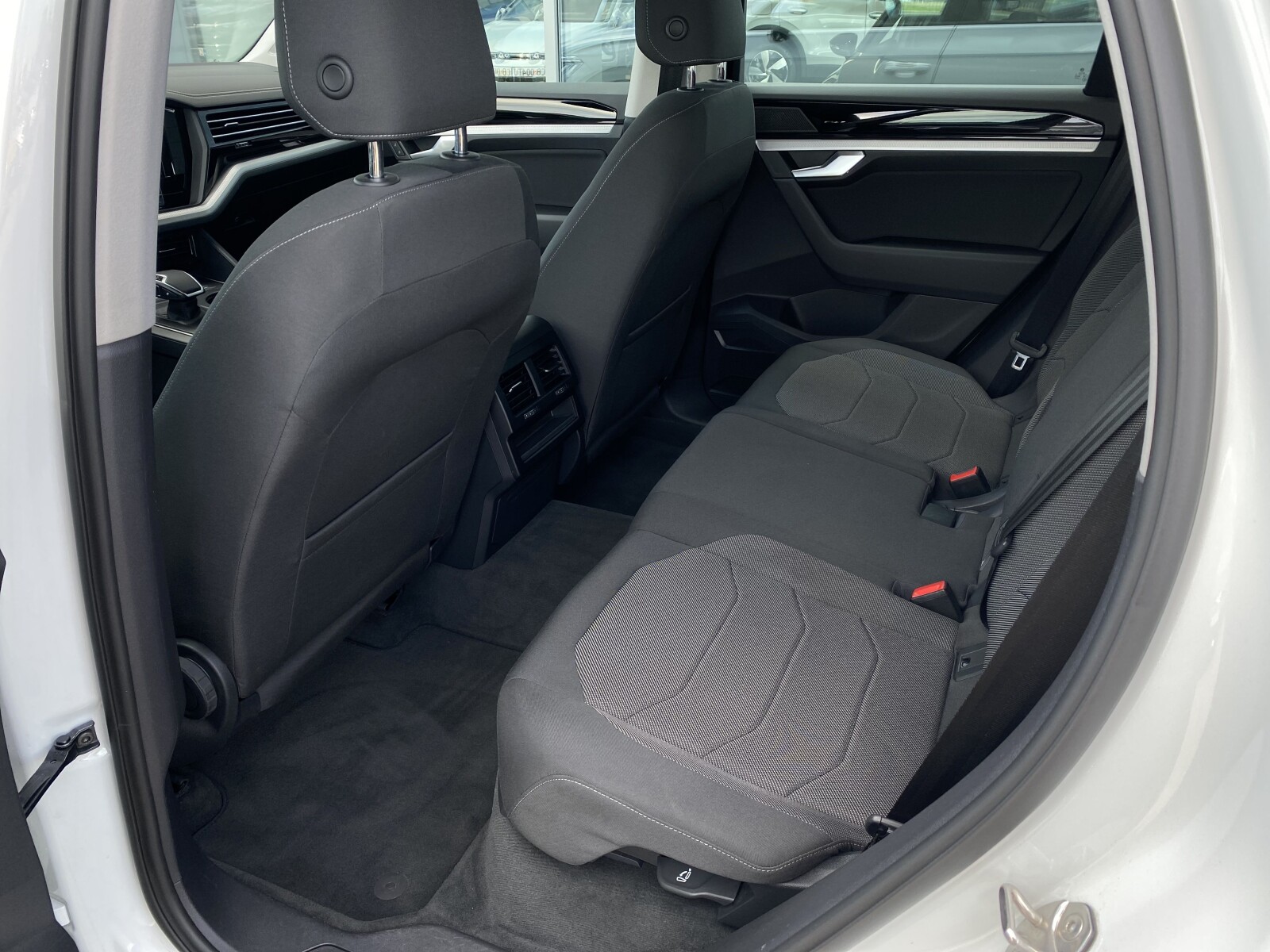 Volkswagen Touareg - zdjęcie 27