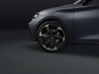 Pakiet Tribe Edition, IMMERSIVE, Intelligent Drive, HAK Rabat 28000 Zł