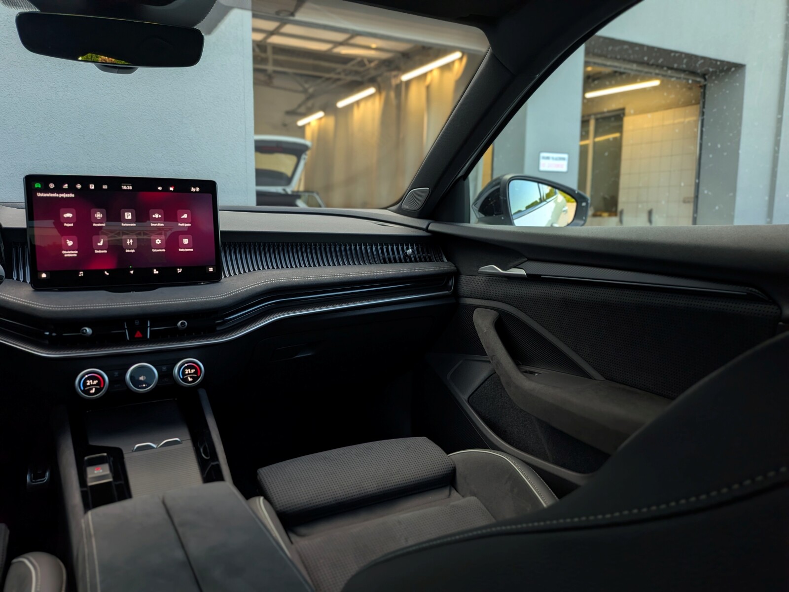 Škoda Superb - zdjęcie 16