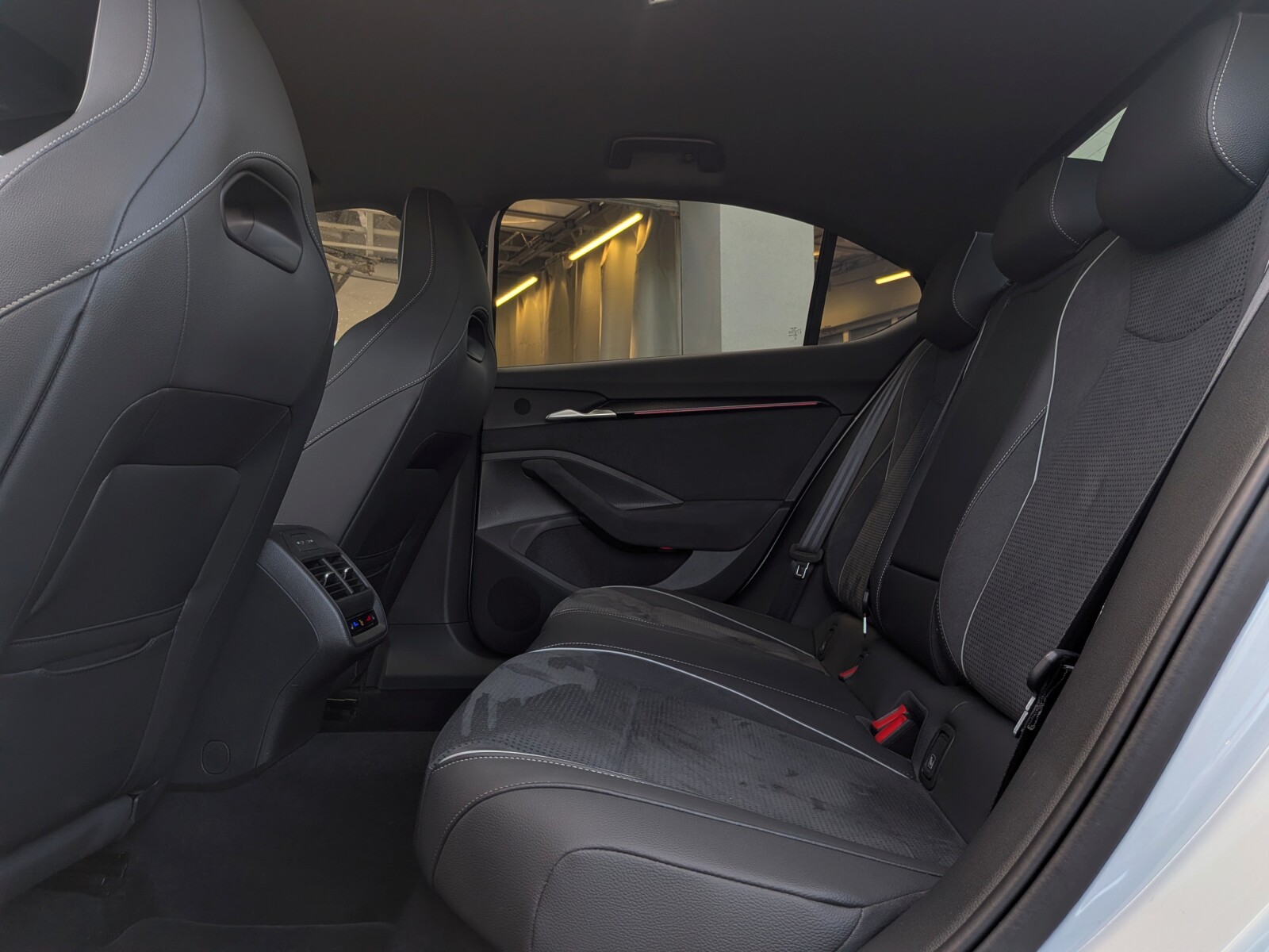 Škoda Superb - zdjęcie 12