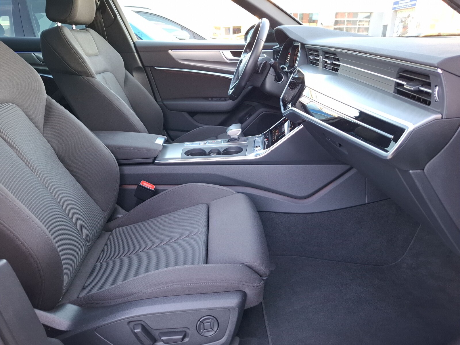 Audi A6 Avant - zdjęcie 21