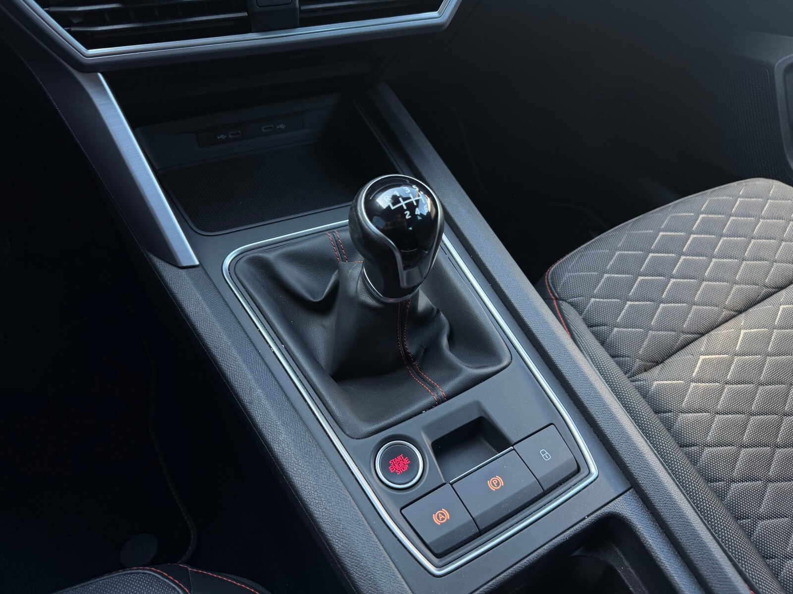 Seat Leon - zdjęcie 22