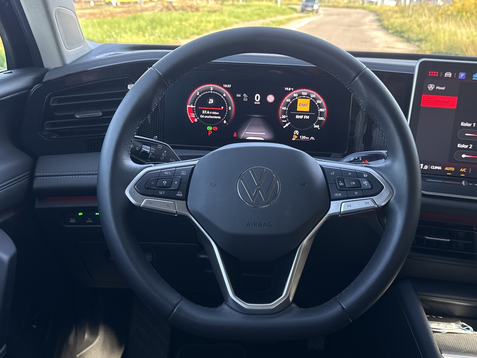 Volkswagen Tiguan - zdjęcie 14
