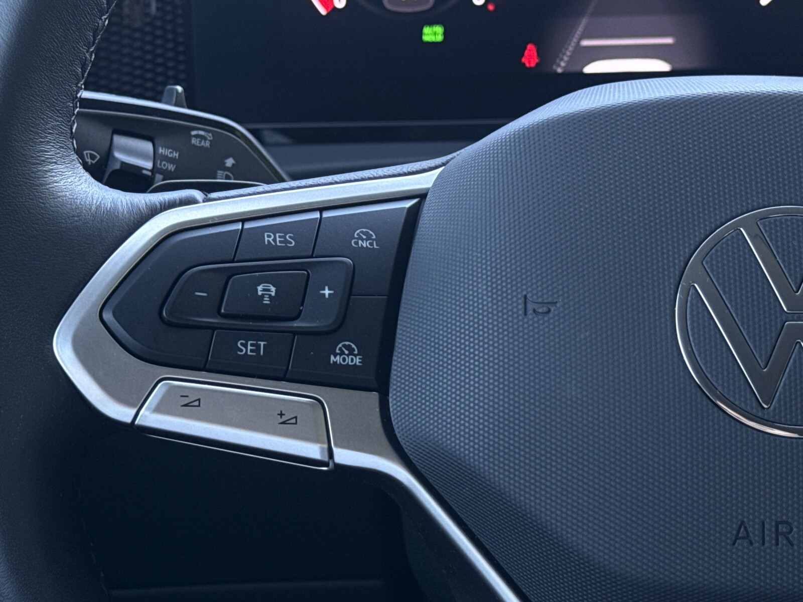 Volkswagen Tiguan - zdjęcie 15