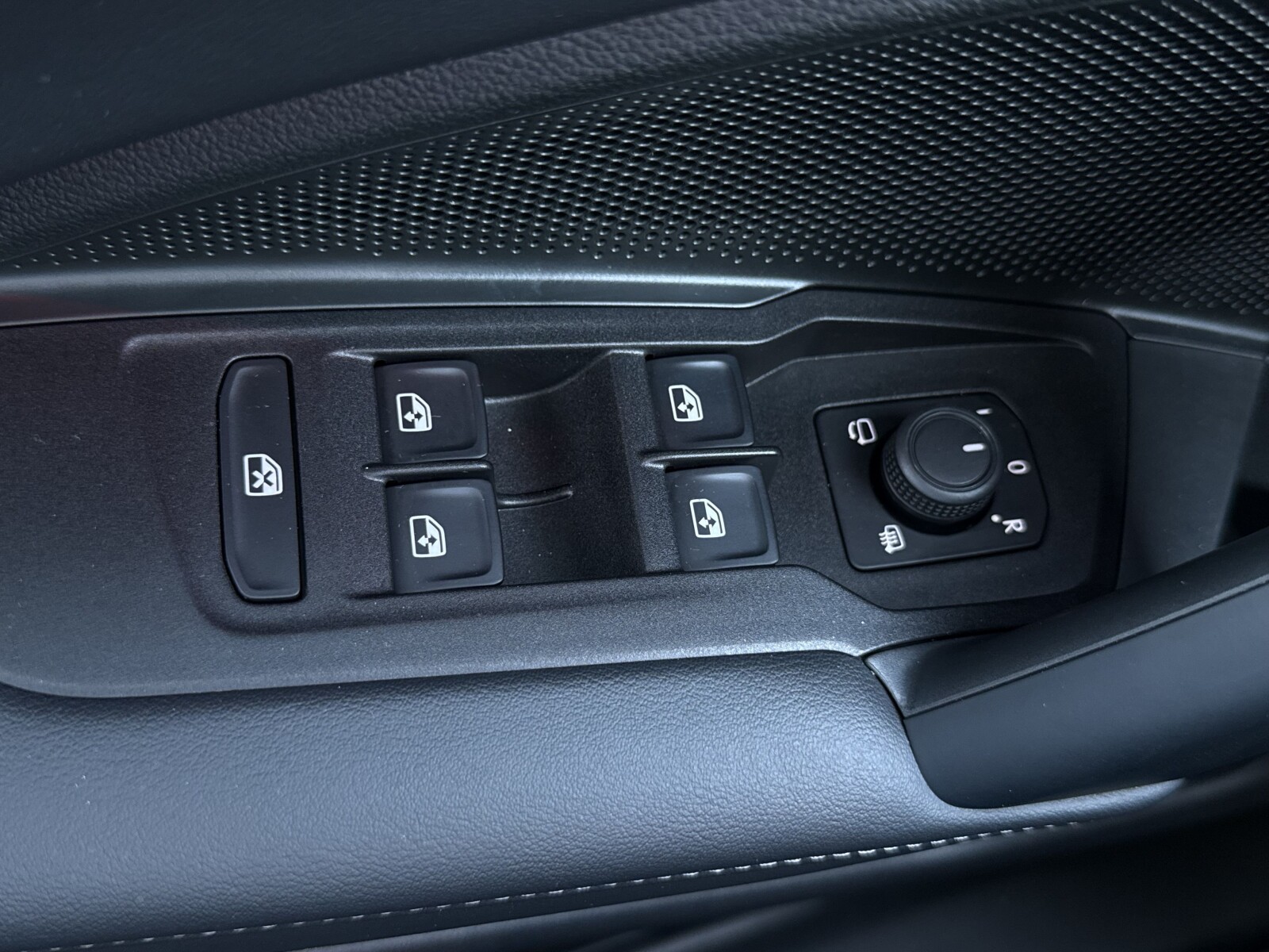 Volkswagen Tiguan - zdjęcie 20