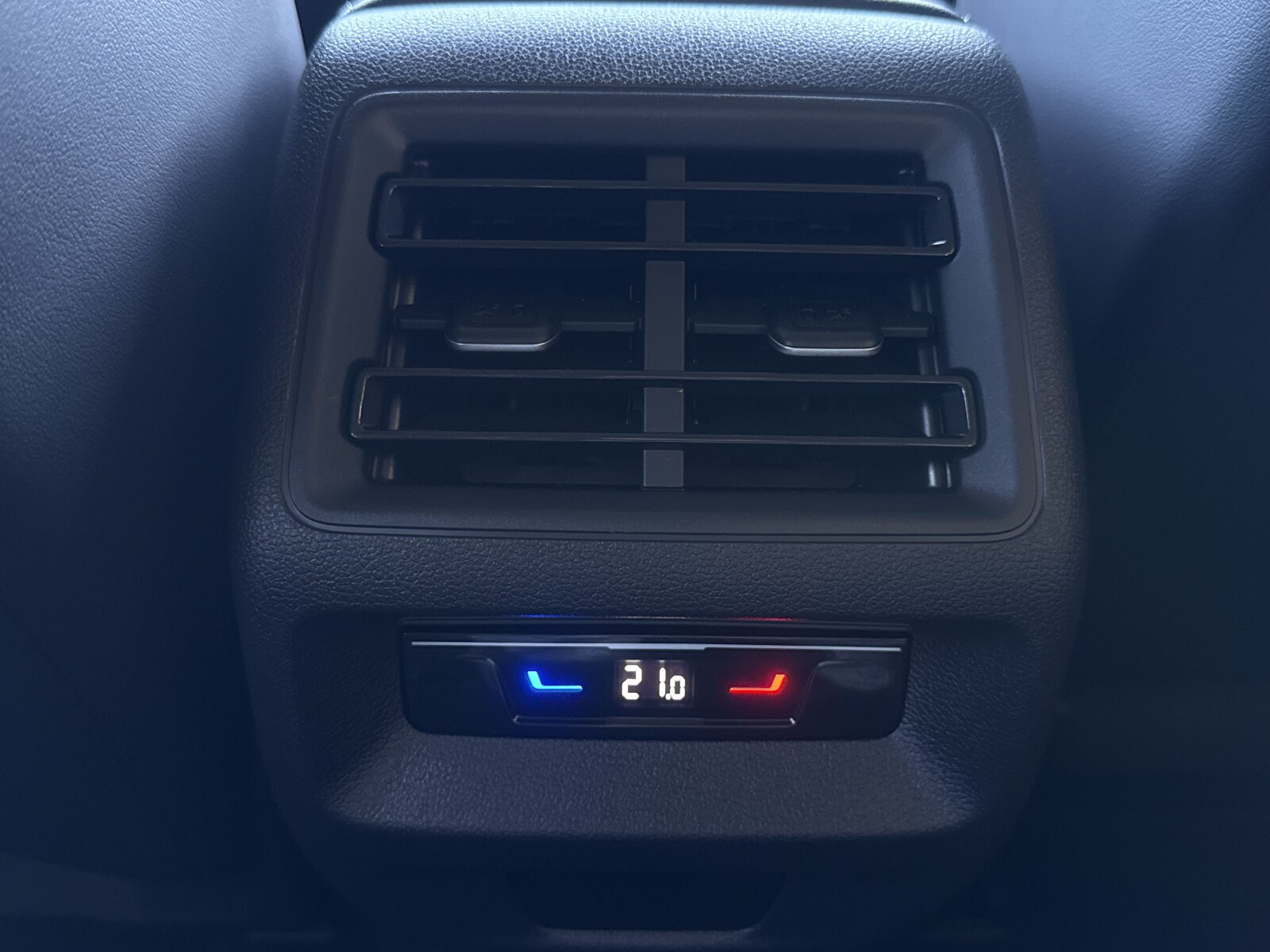 Volkswagen Tiguan - zdjęcie 34