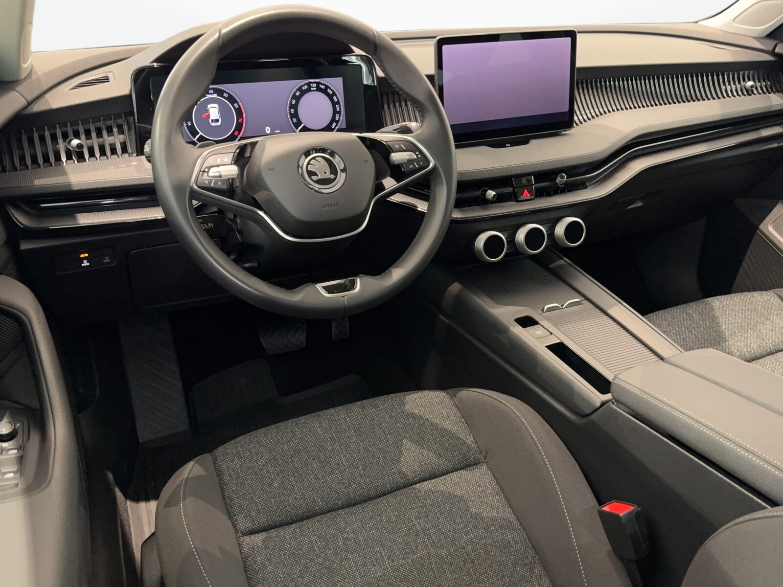 Škoda Superb Combi - zdjęcie 15
