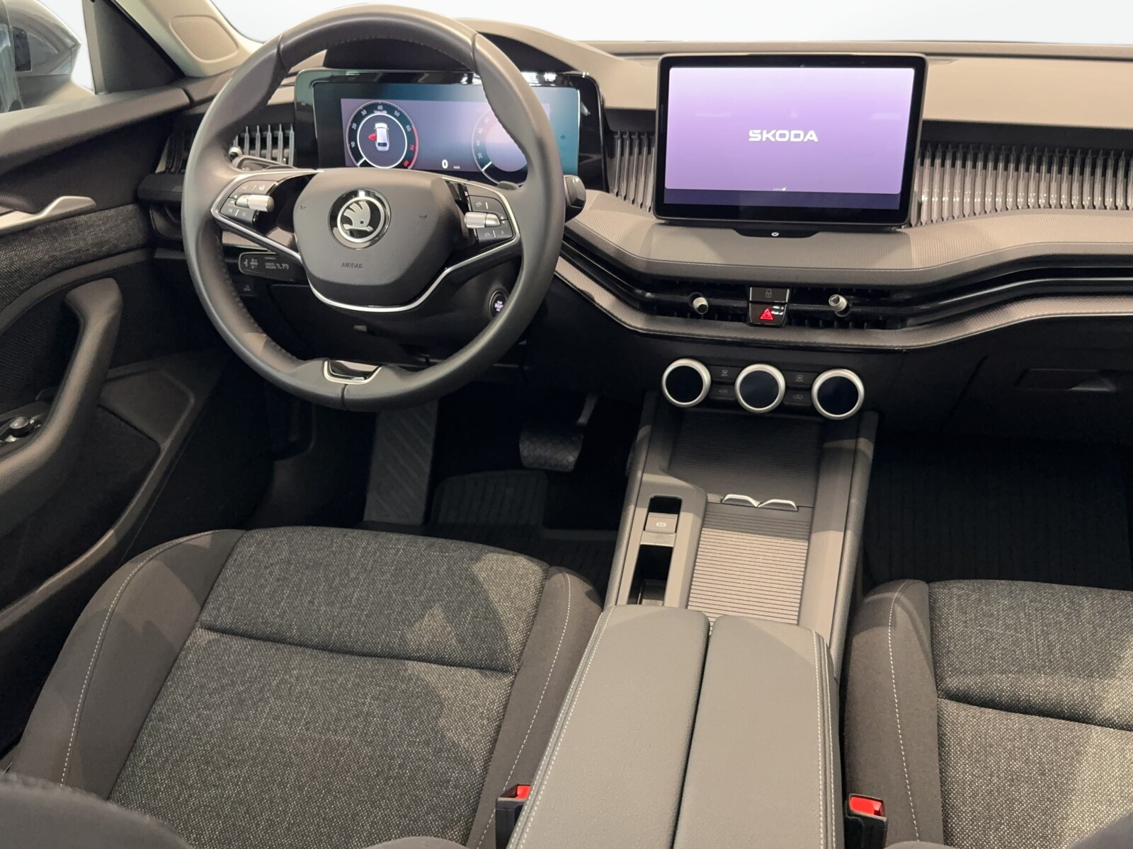 Škoda Superb Combi - zdjęcie 16